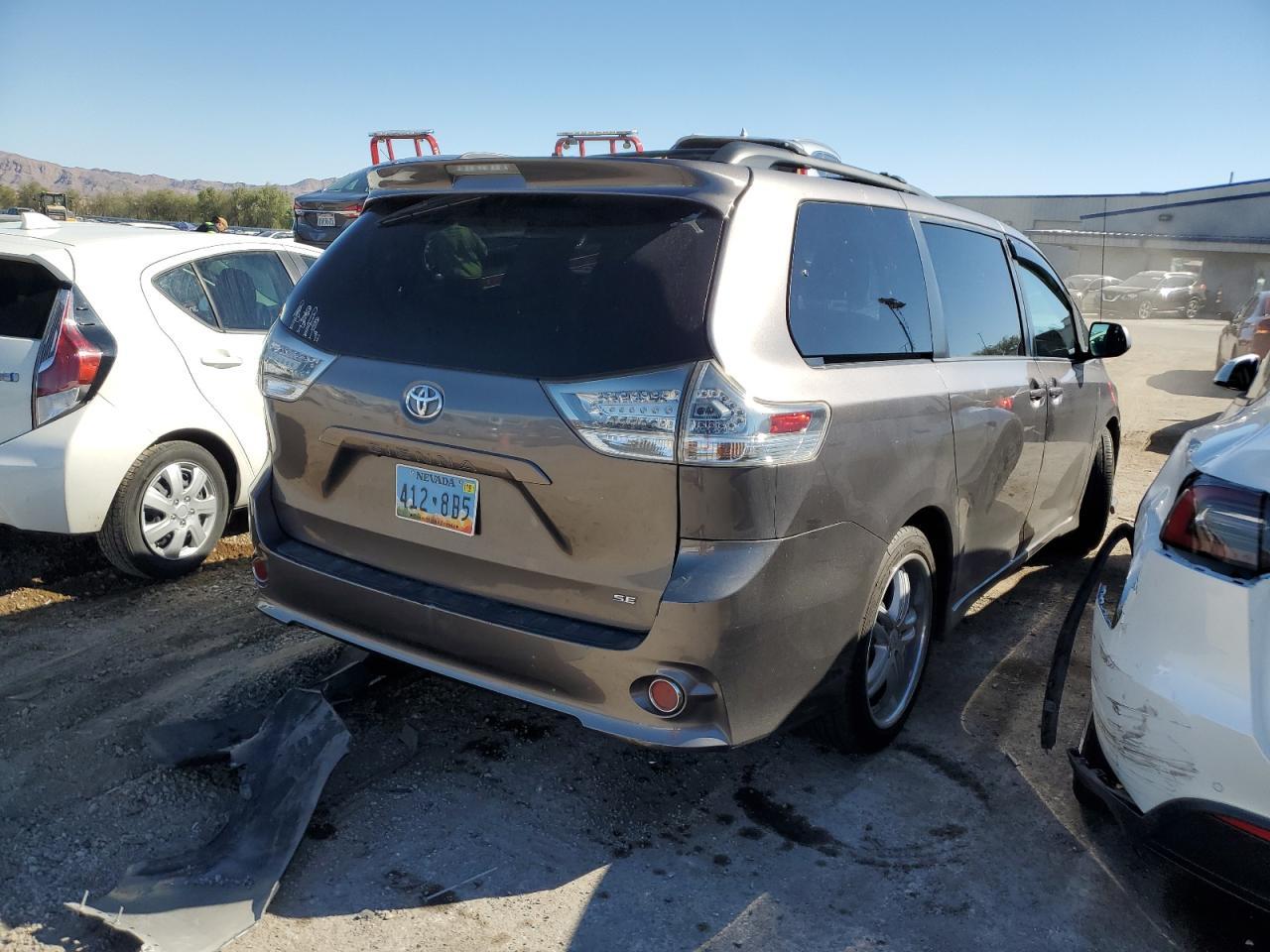 2011 TOYOTA SIENNA