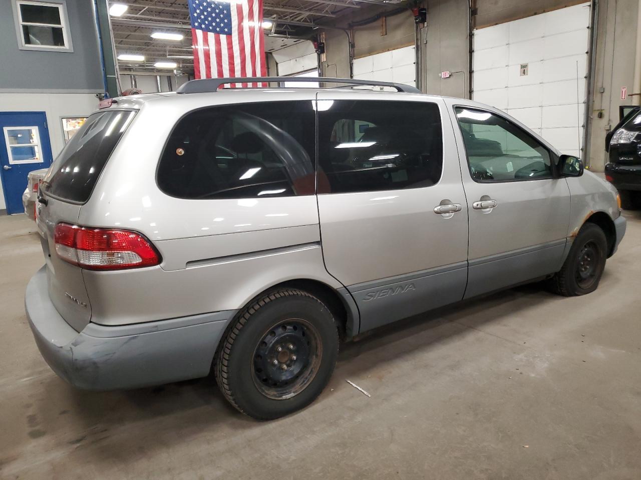 2002 TOYOTA SIENNA