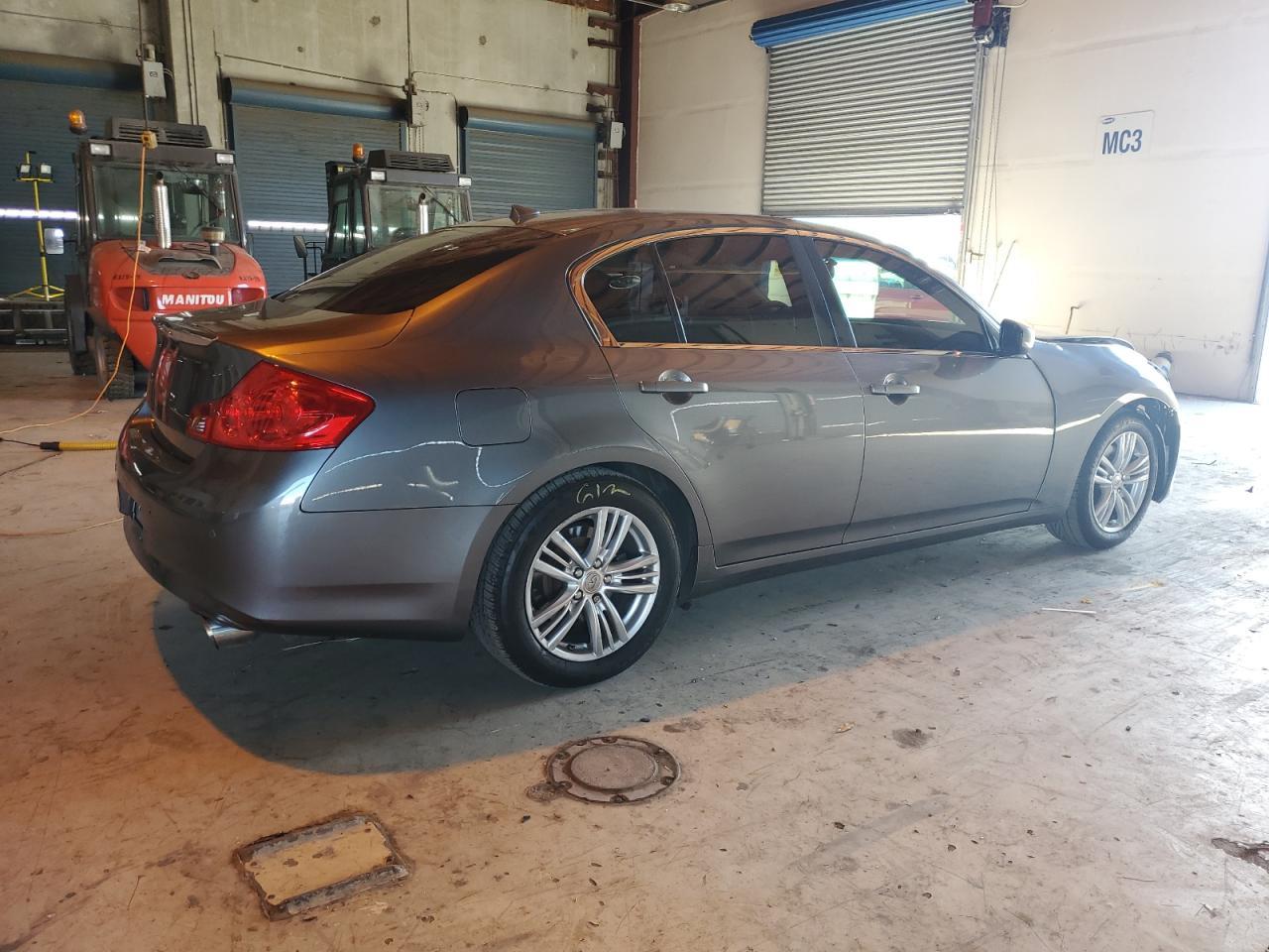 2013 INFINITI G37