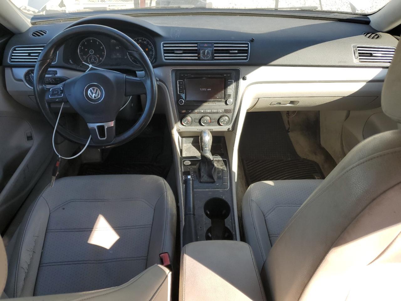 2015 VOLKSWAGEN Passat