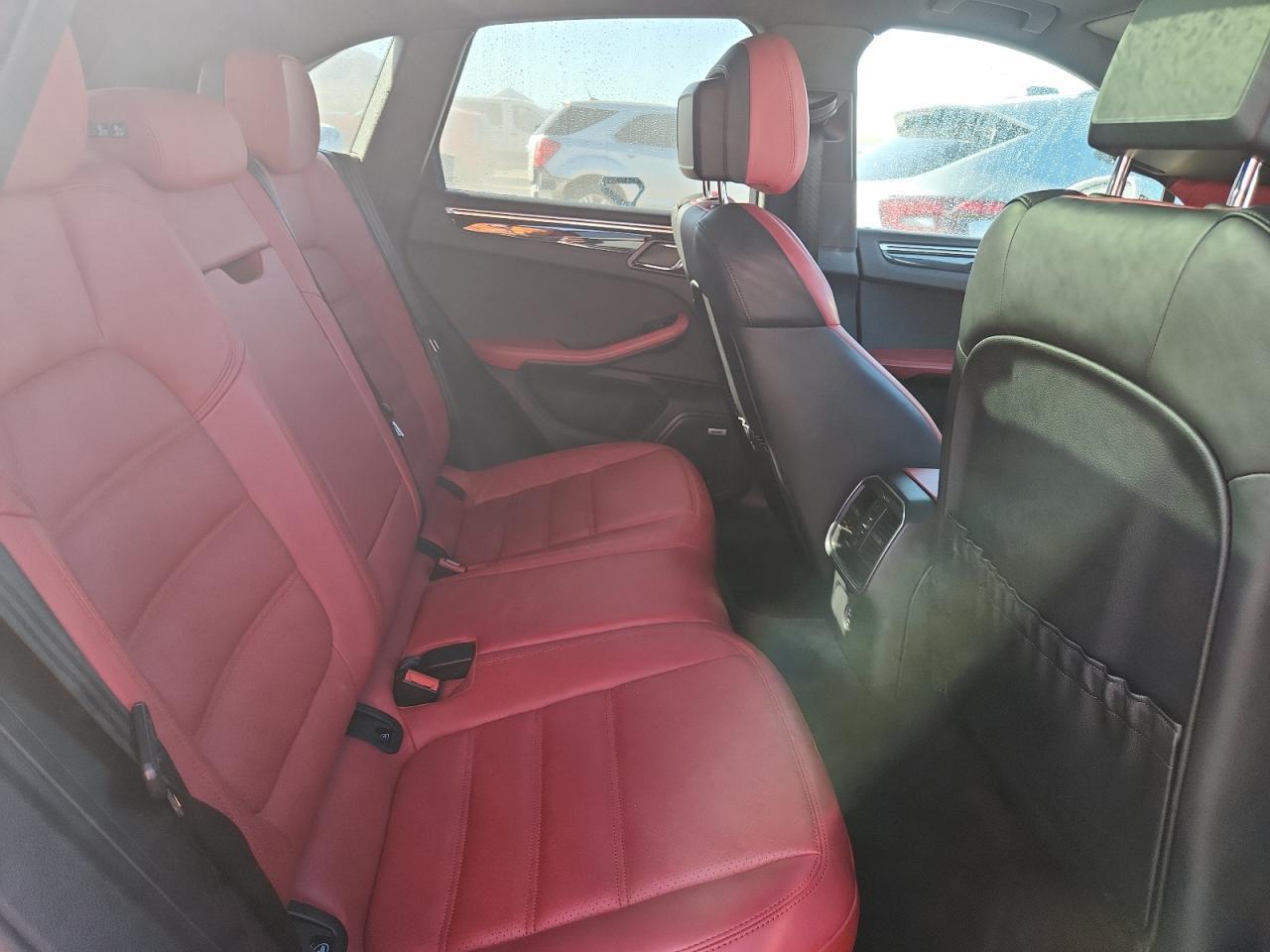 2021 PORSCHE Macan