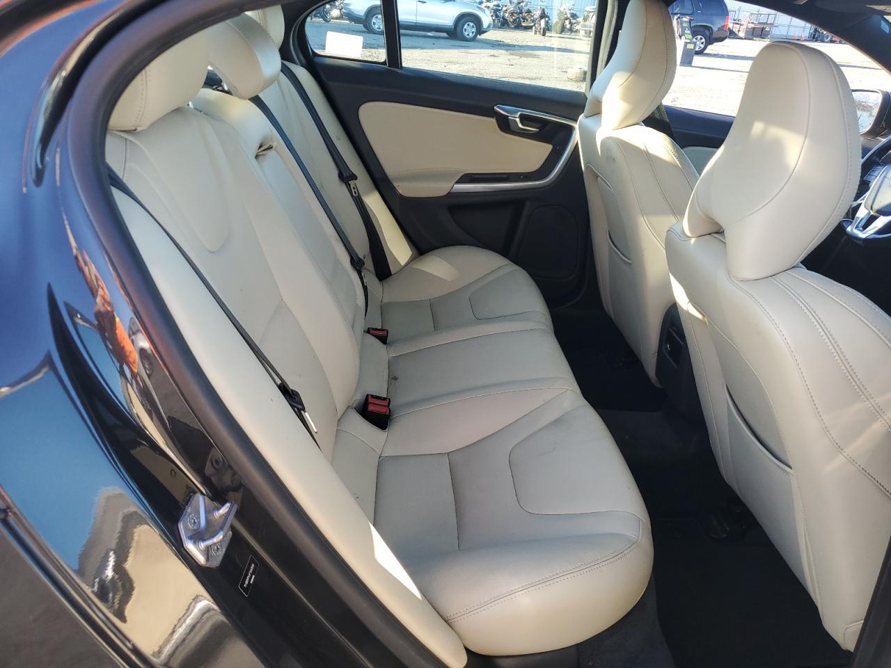 2015 VOLVO S60