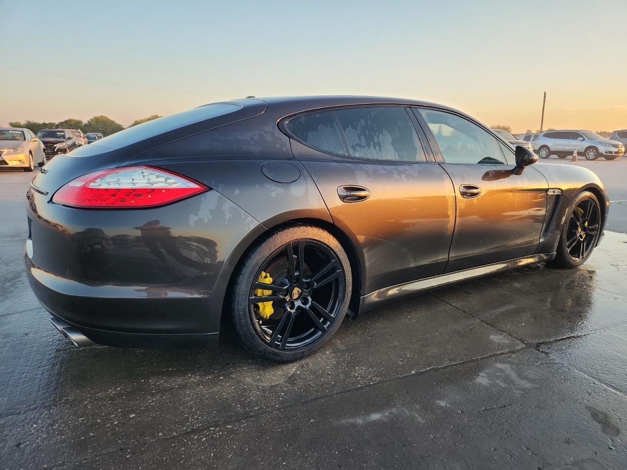 2011 PORSCHE Panamera