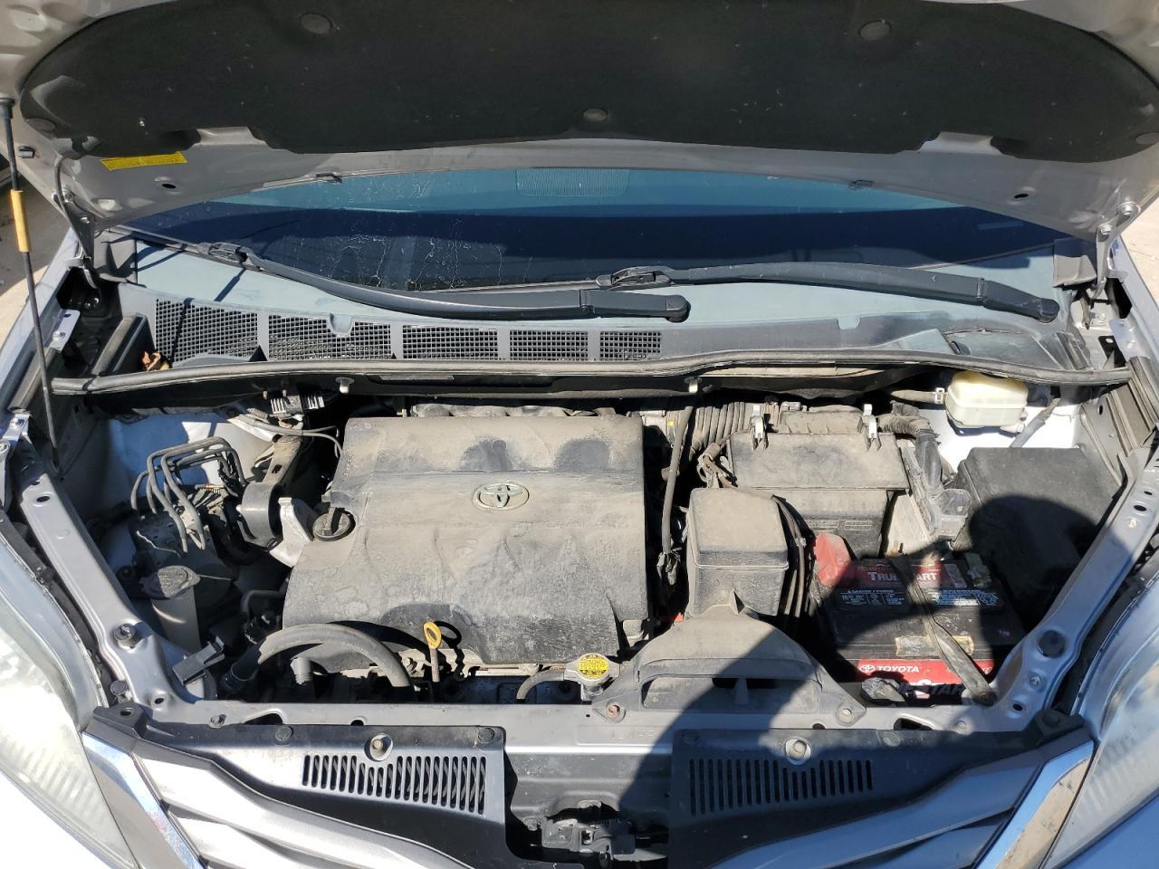 2012 TOYOTA SIENNA