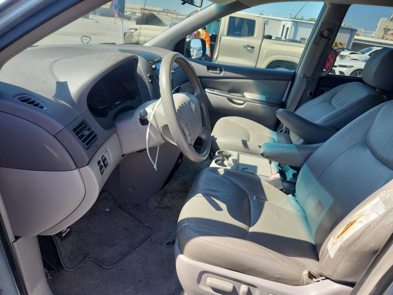 2010 TOYOTA SIENNA