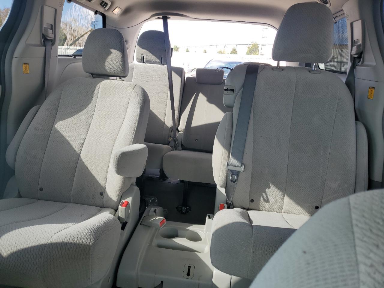 2013 TOYOTA SIENNA