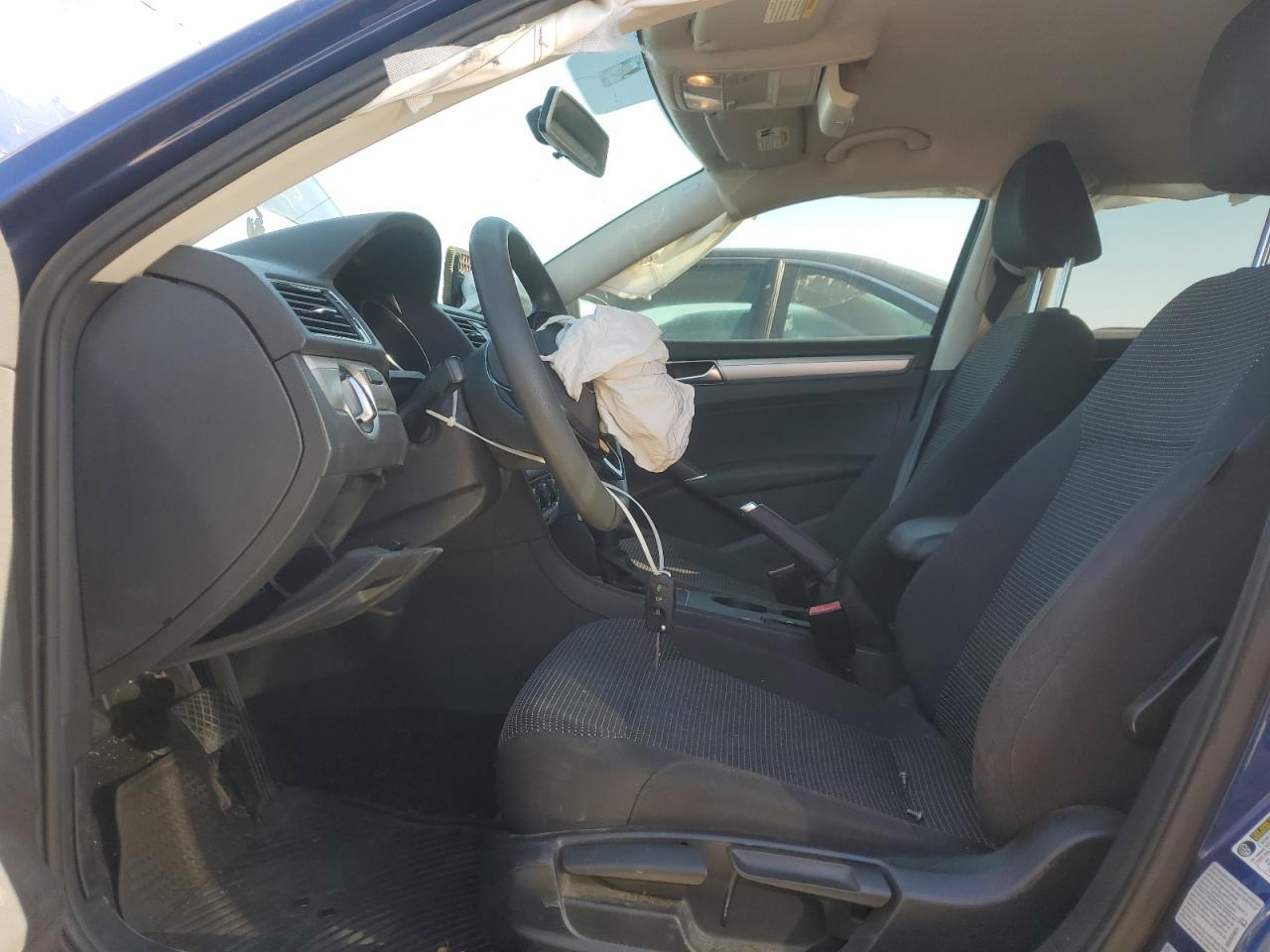 2016 VOLKSWAGEN Passat