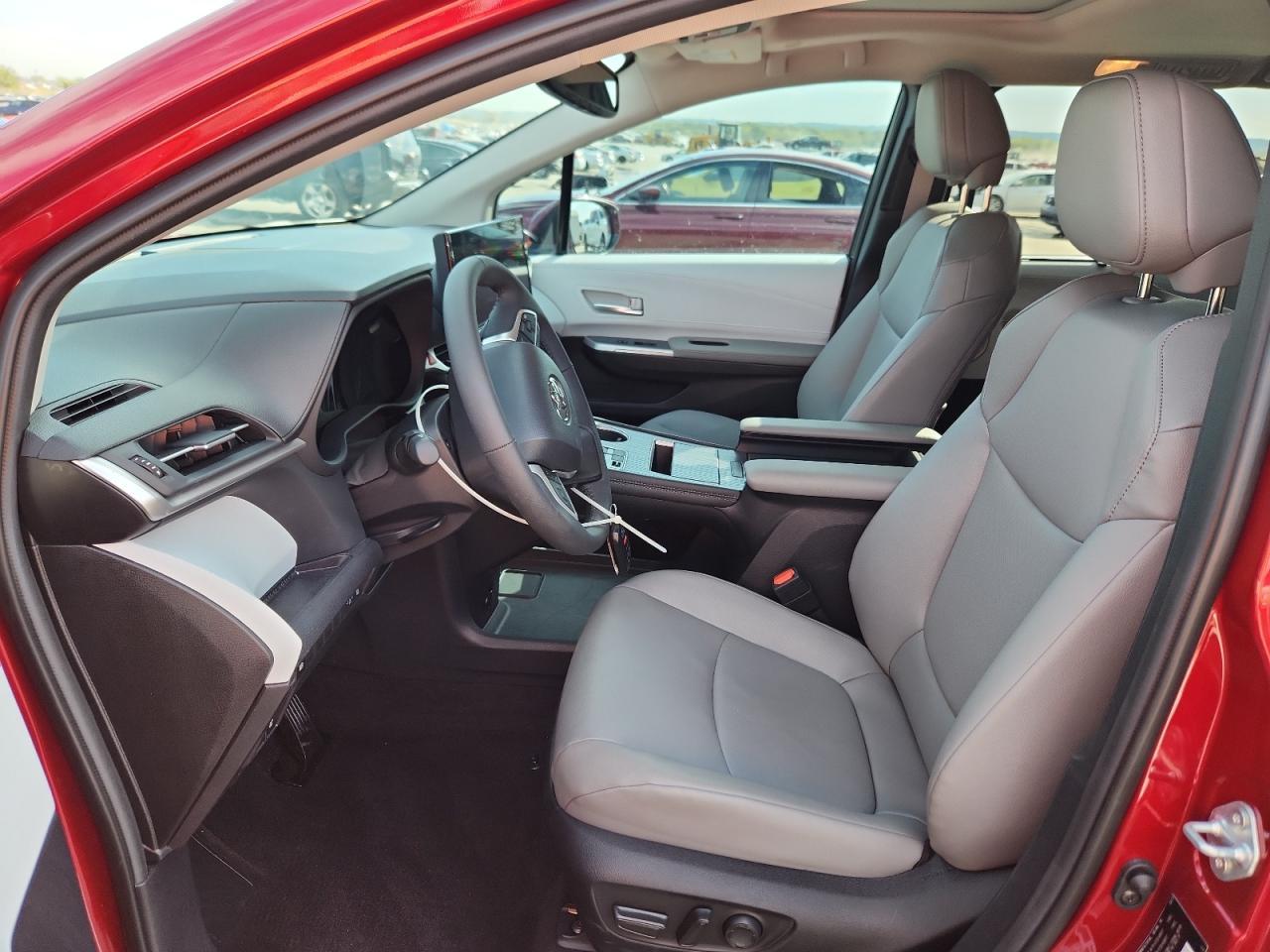 2025 TOYOTA SIENNA