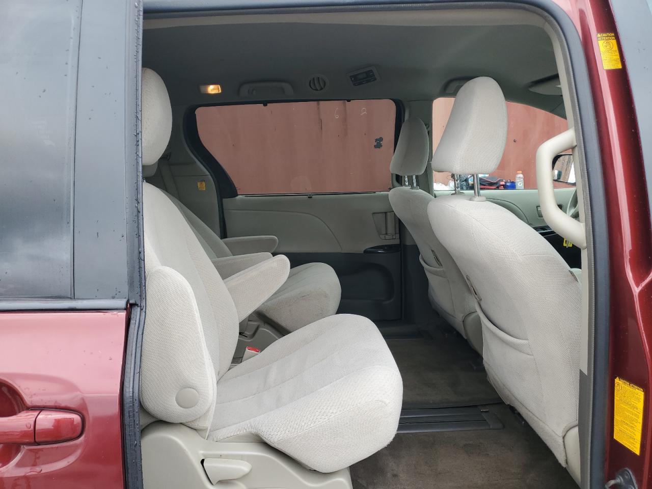 2013 TOYOTA SIENNA