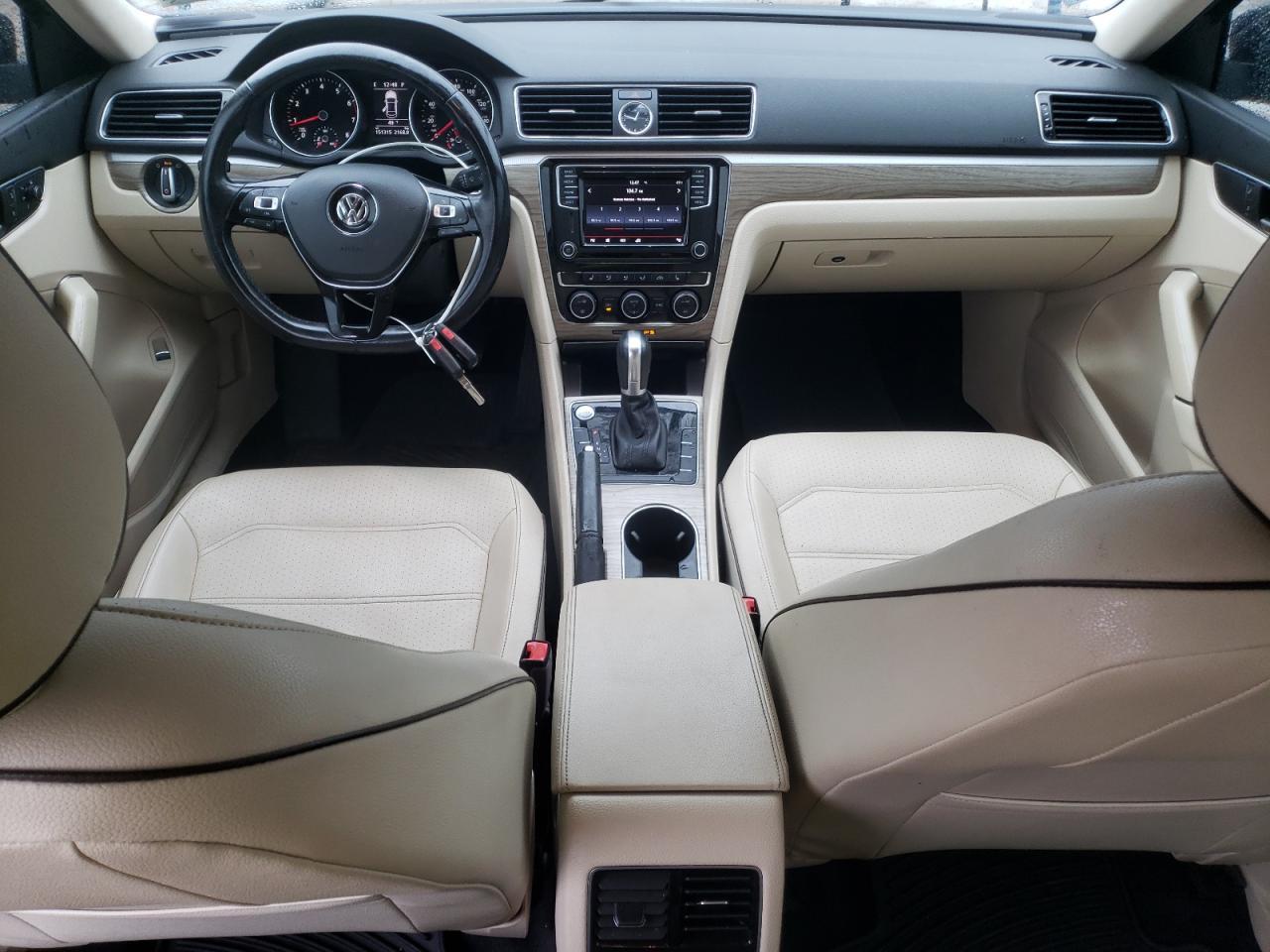 2017 VOLKSWAGEN Passat