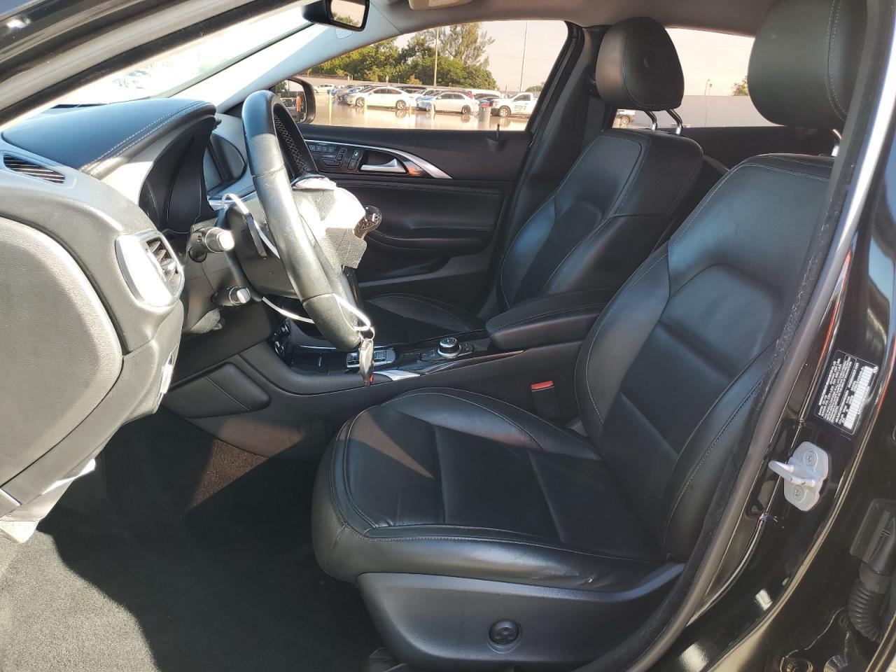 2017 INFINITI QX30