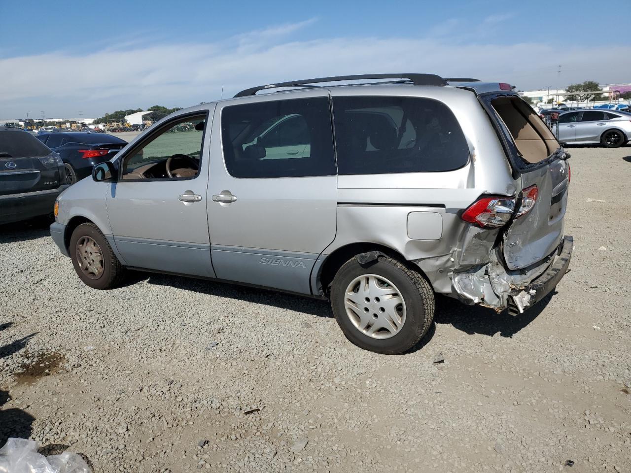 2002 TOYOTA SIENNA