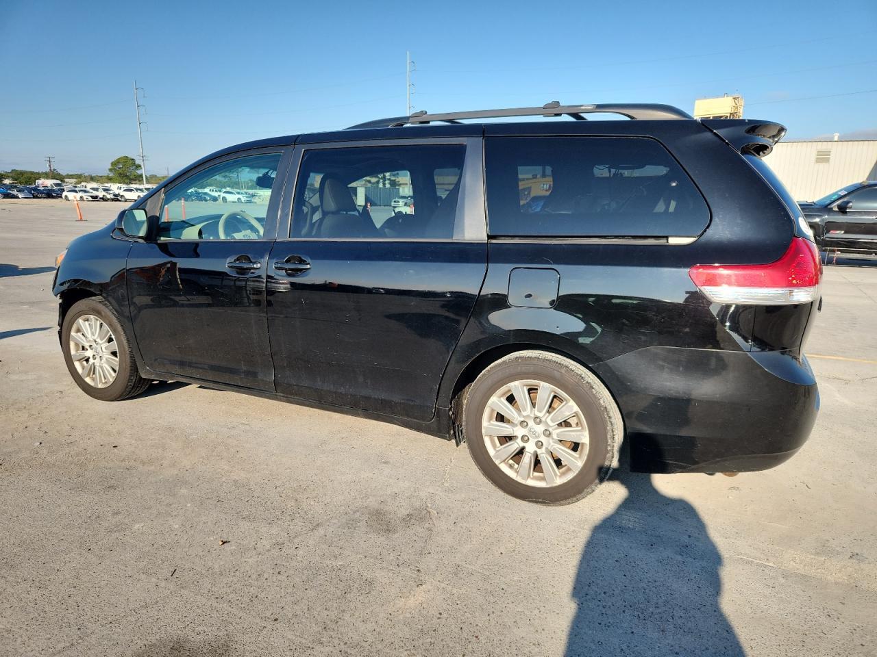 2013 TOYOTA SIENNA