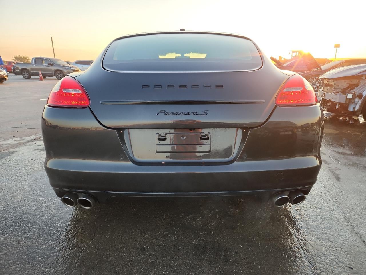 2011 PORSCHE Panamera
