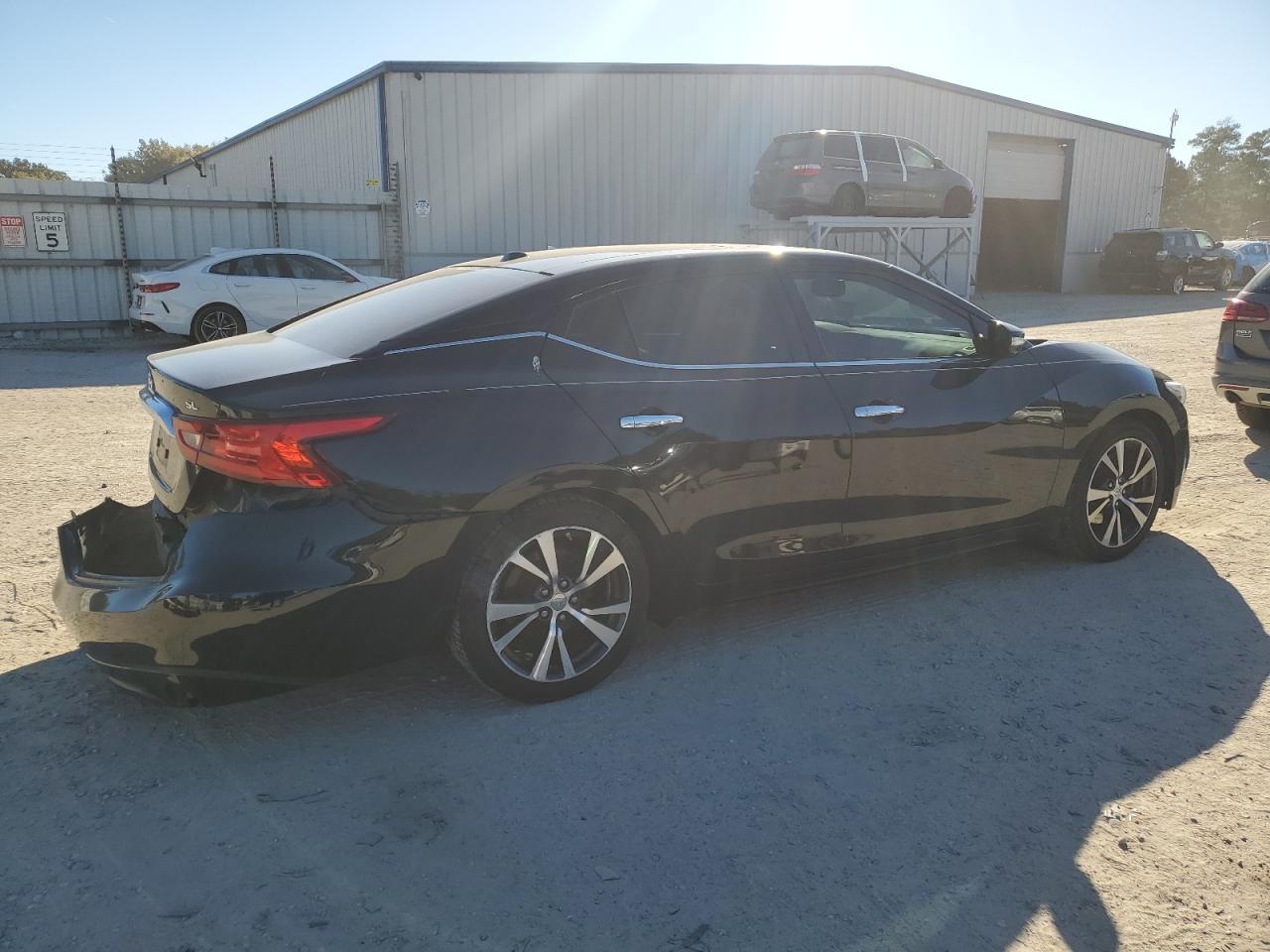 2017 NISSAN Maxima