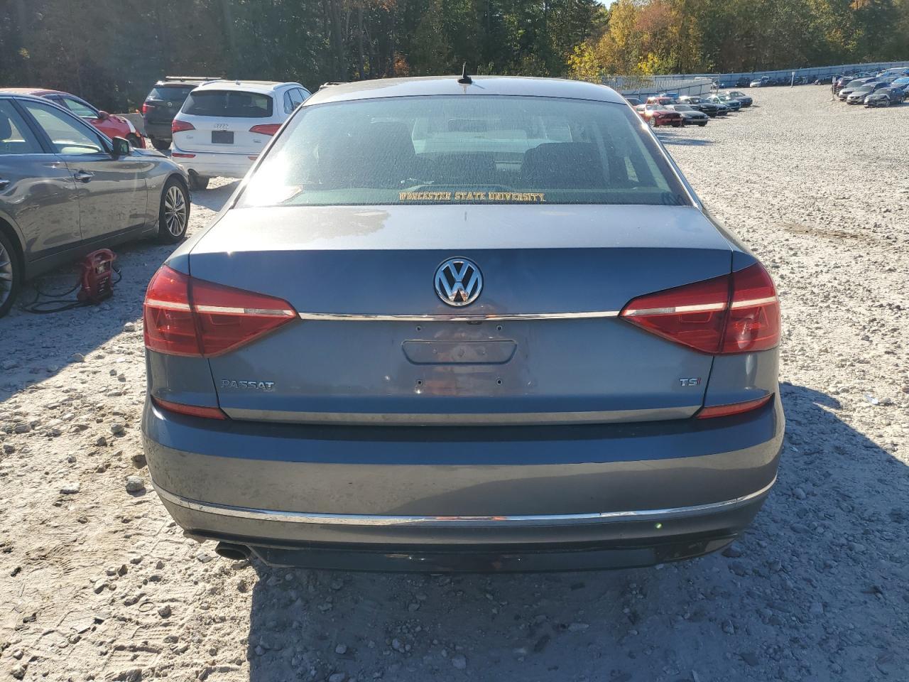 2016 VOLKSWAGEN Passat