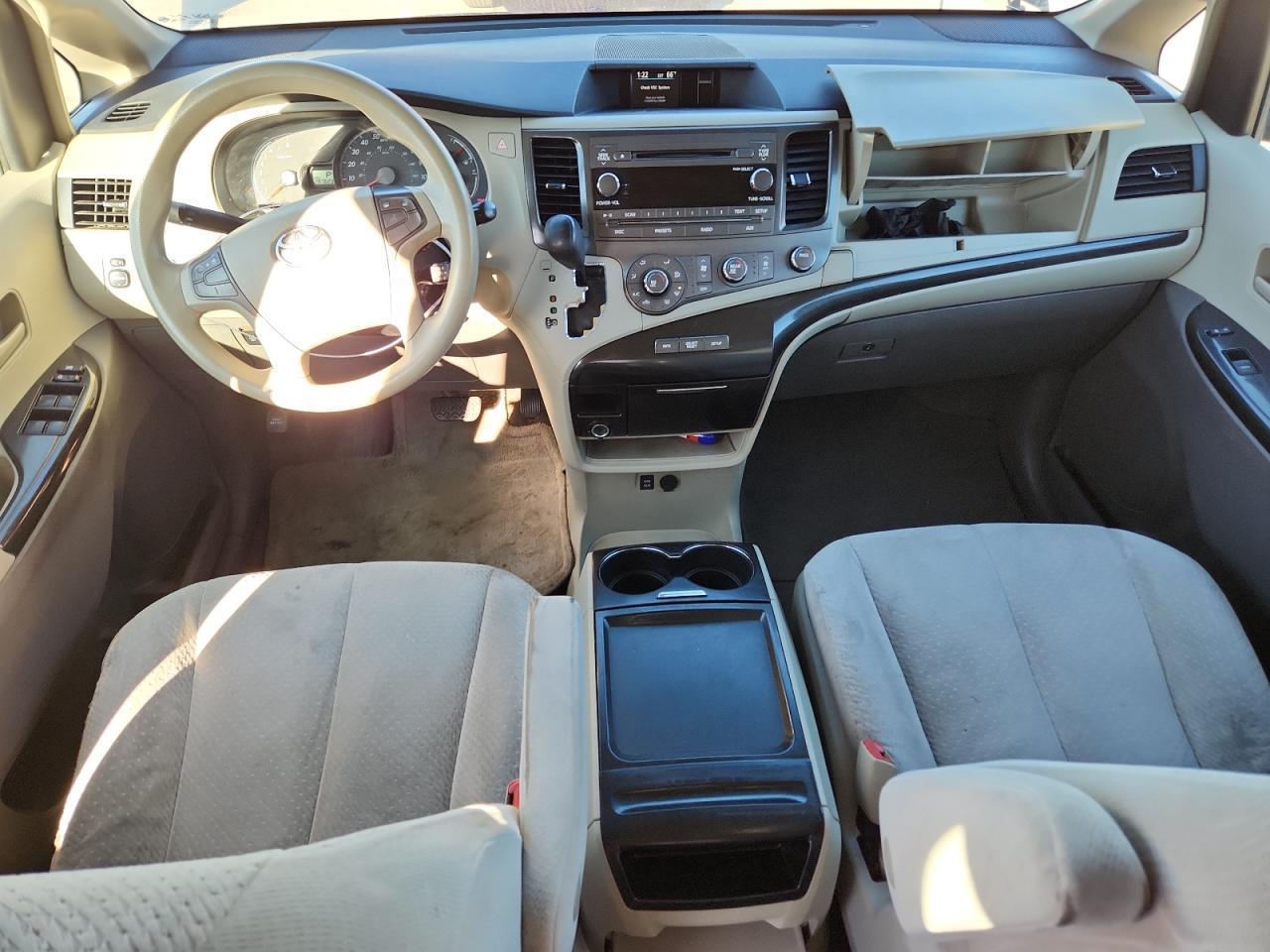 2011 TOYOTA SIENNA