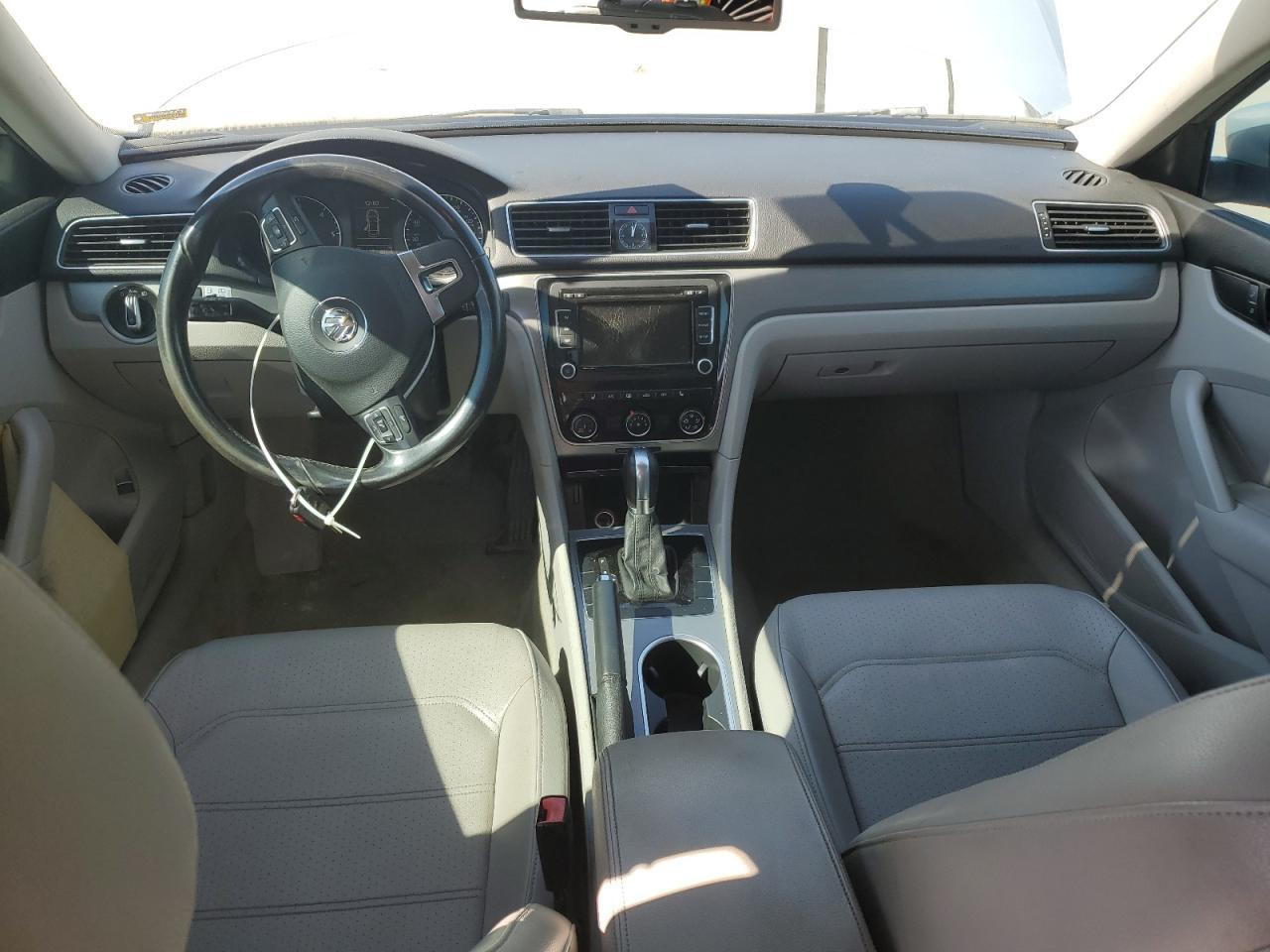 2014 VOLKSWAGEN Passat