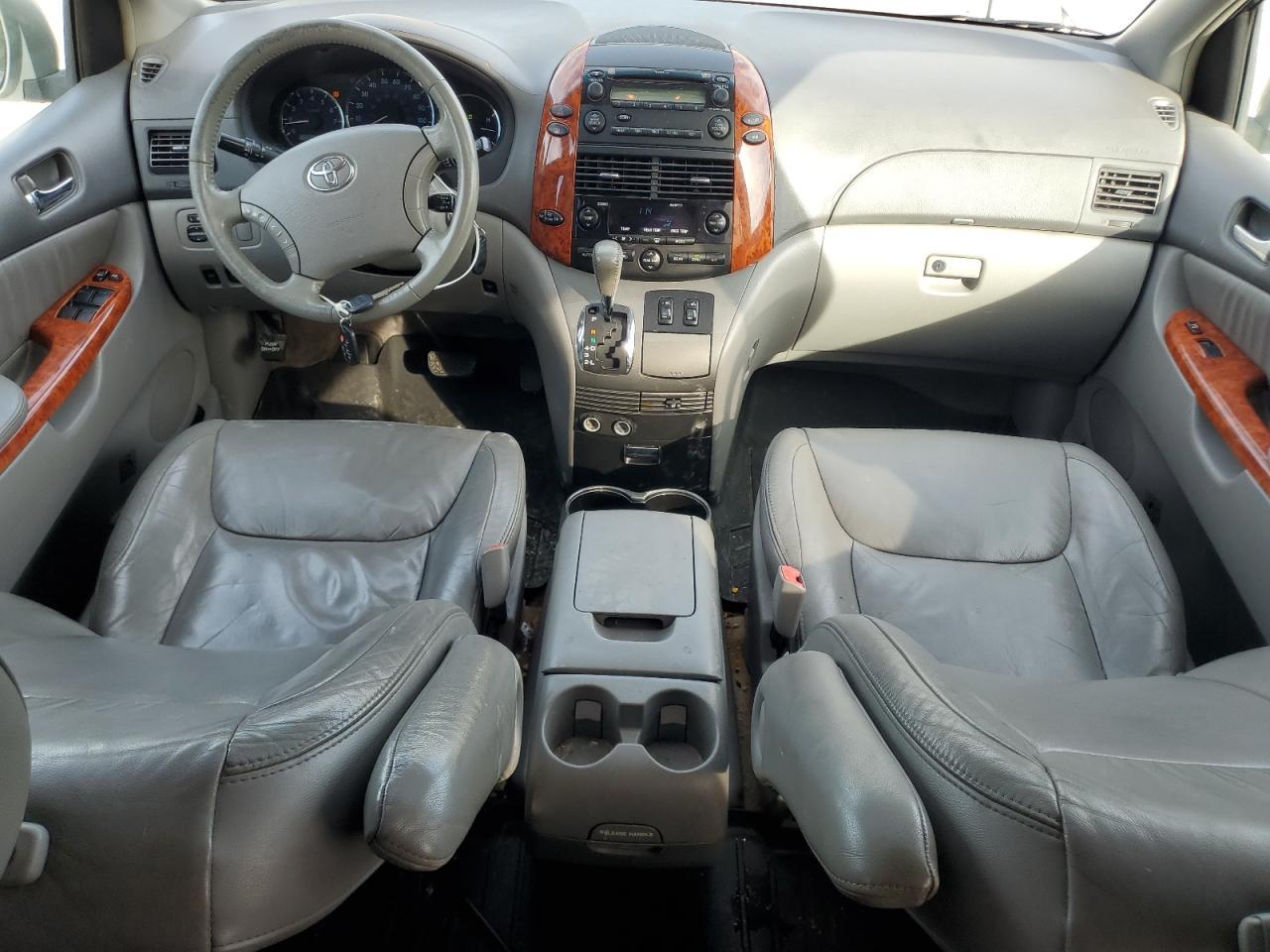 2010 TOYOTA SIENNA