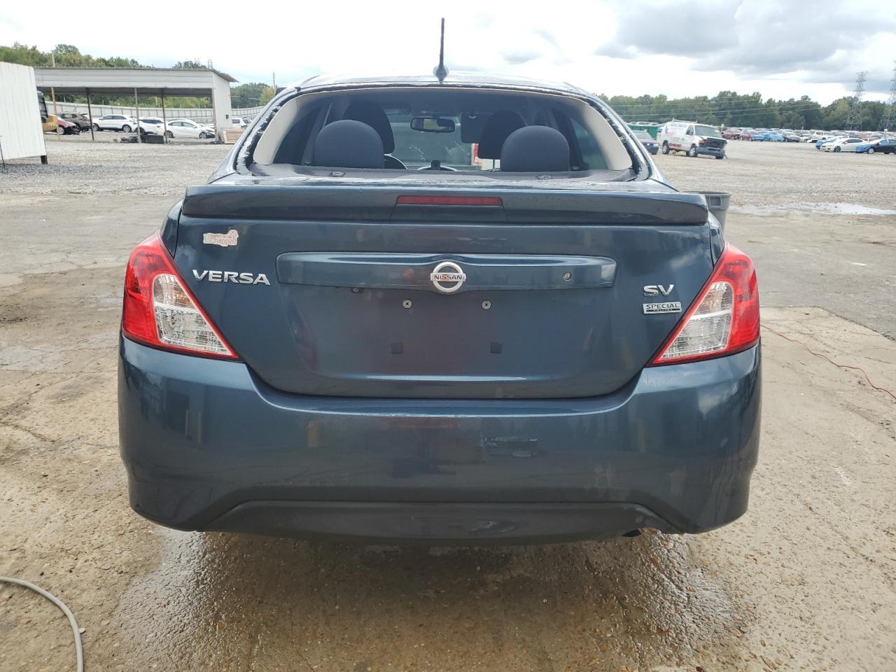 2017 NISSAN VERSA
