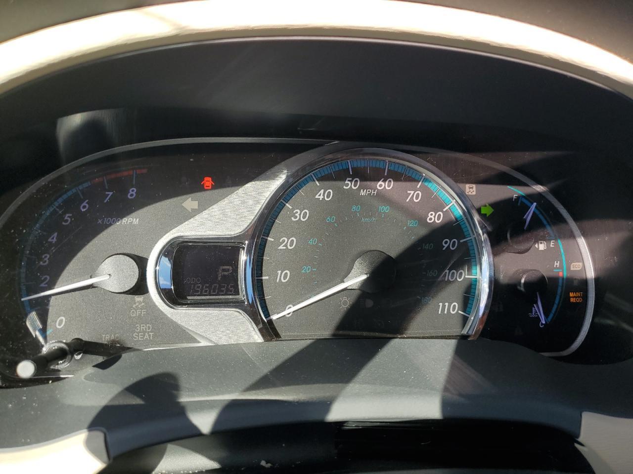 2011 TOYOTA SIENNA
