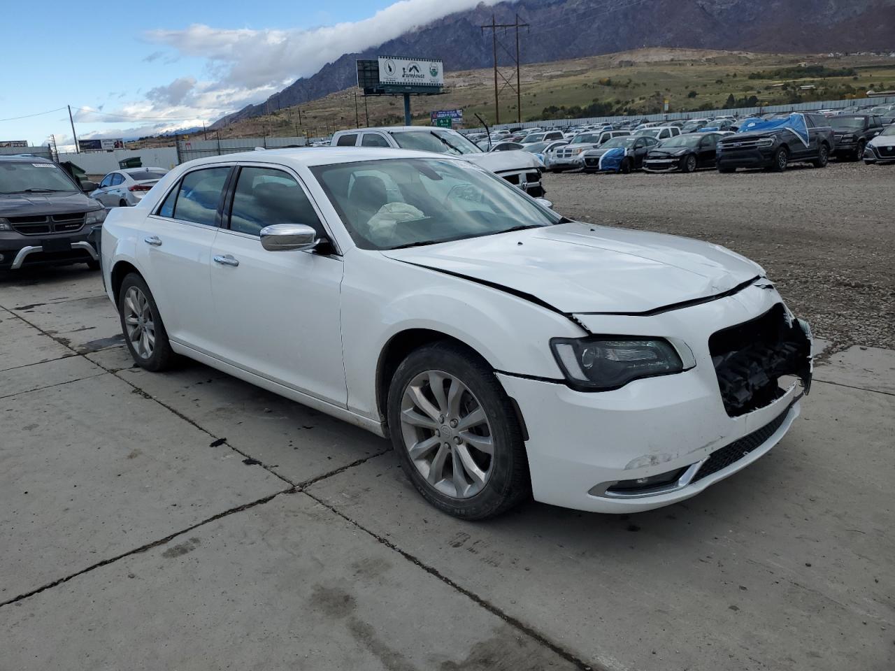 2019 CHRYSLER 300