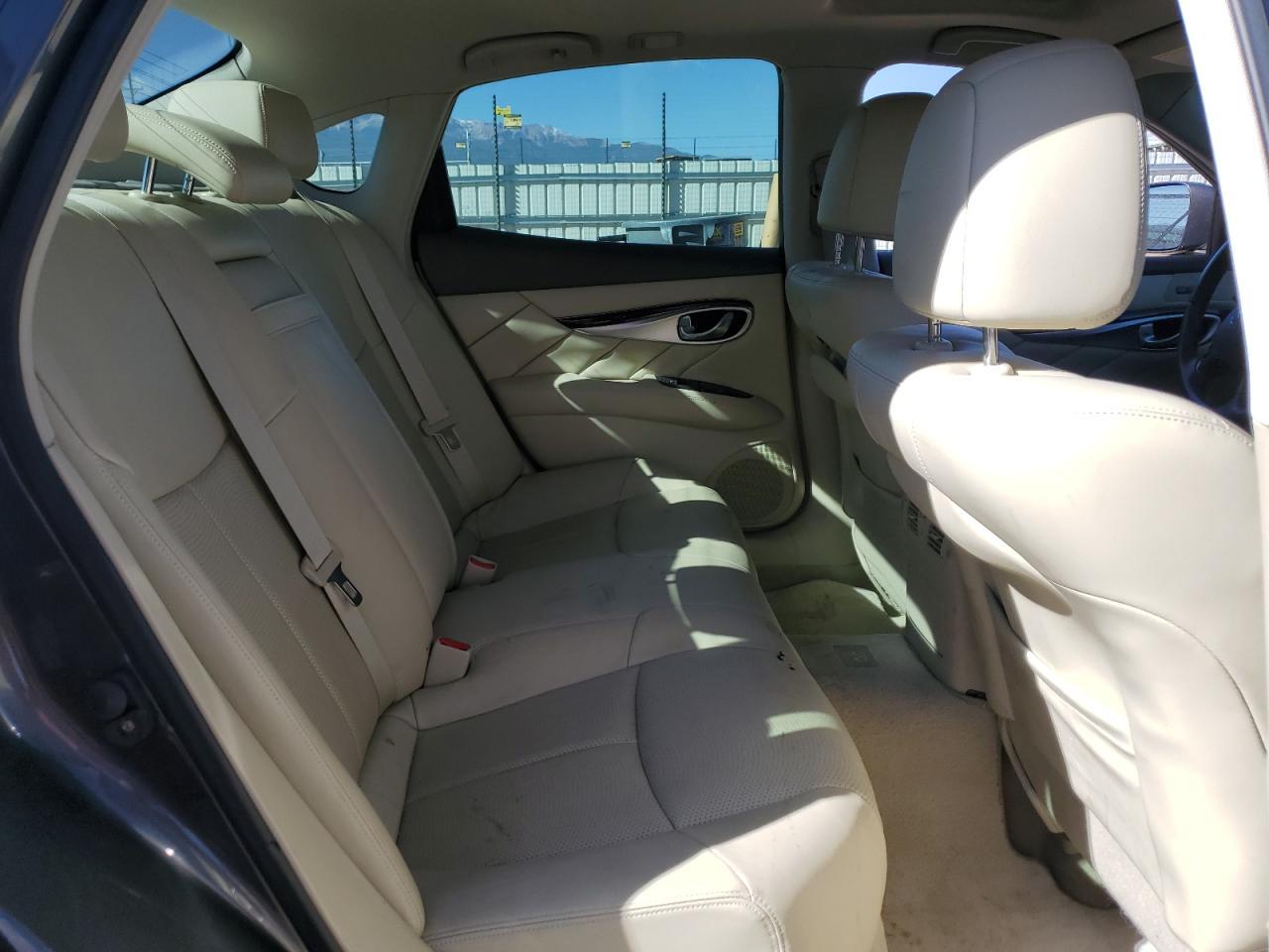 2013 INFINITI M37