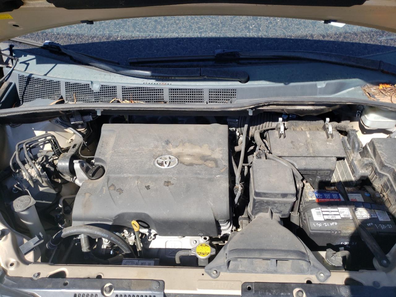 2011 TOYOTA SIENNA