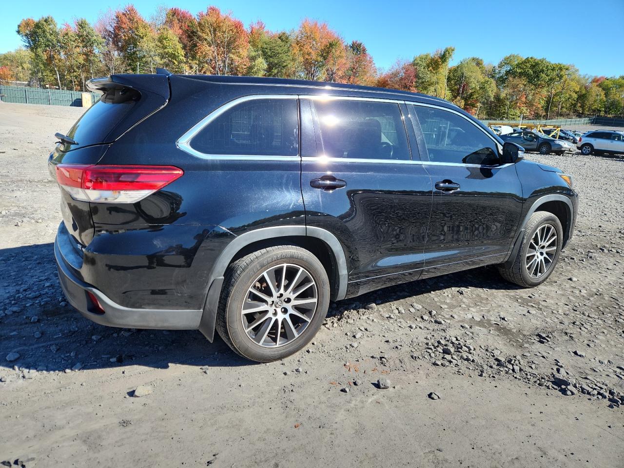 2017 TOYOTA HIGHLANDER