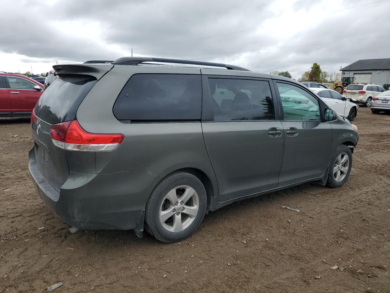 2012 TOYOTA SIENNA