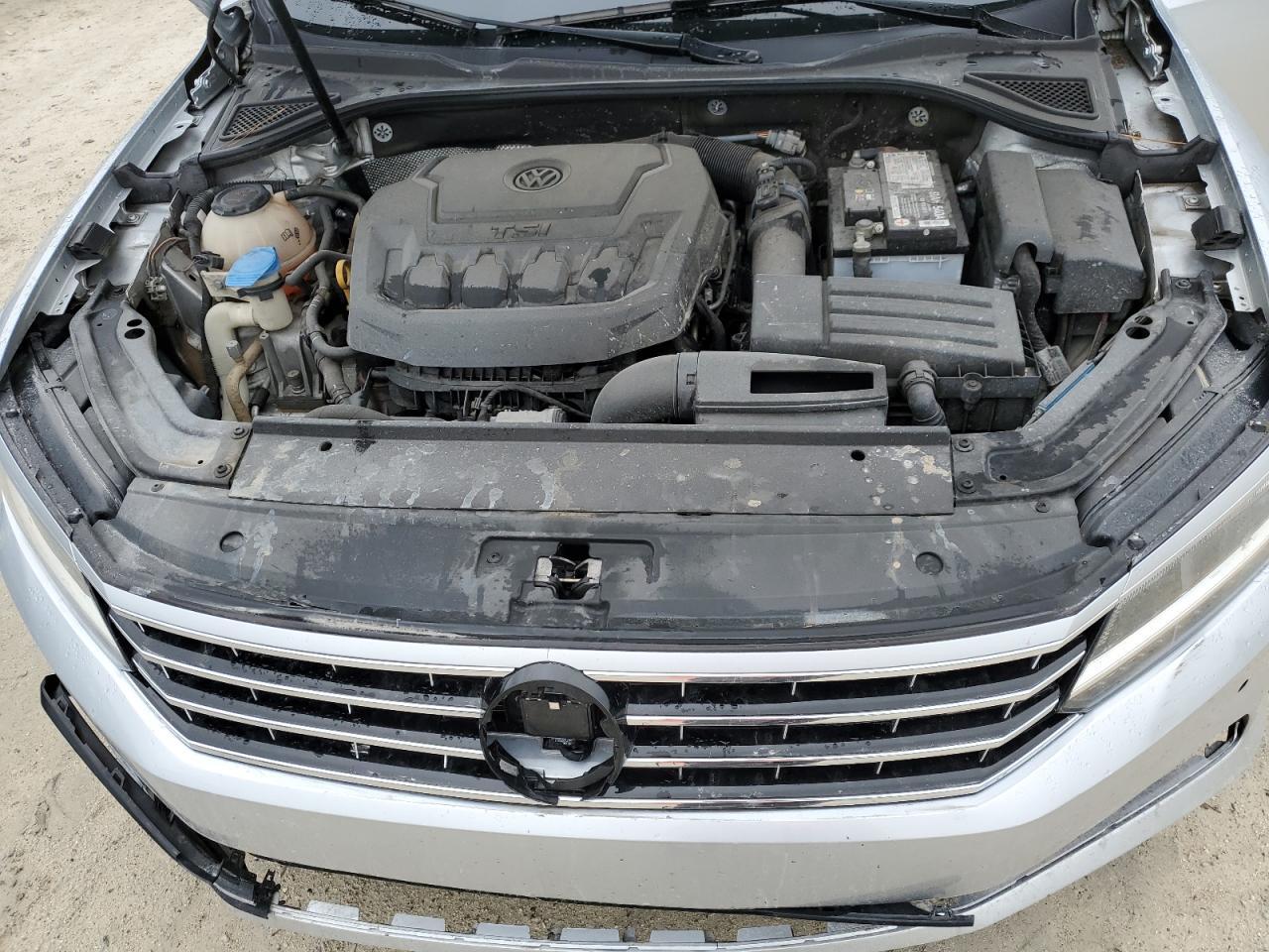 2018 VOLKSWAGEN Passat