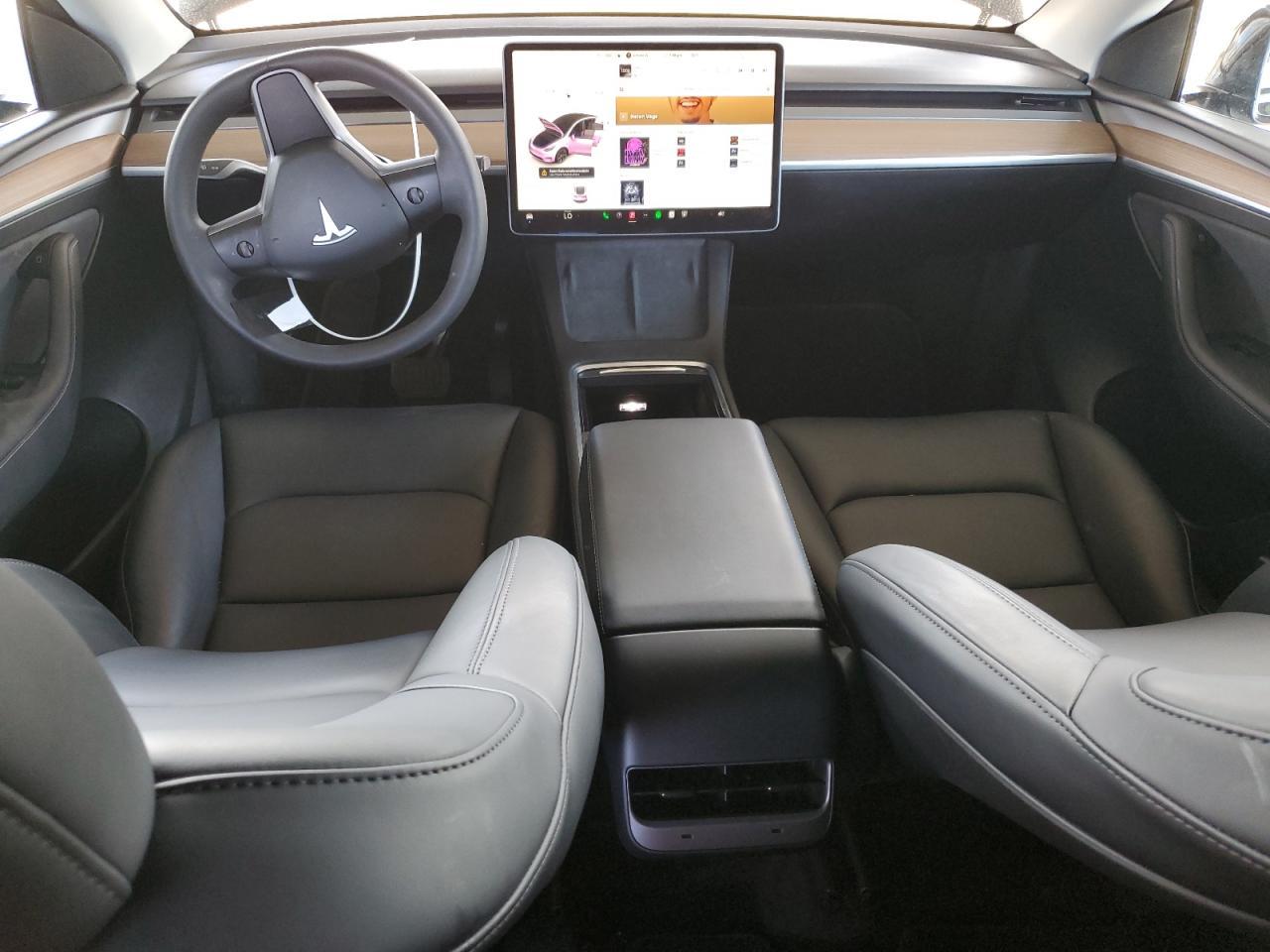 2025 TESLA MODEL Y