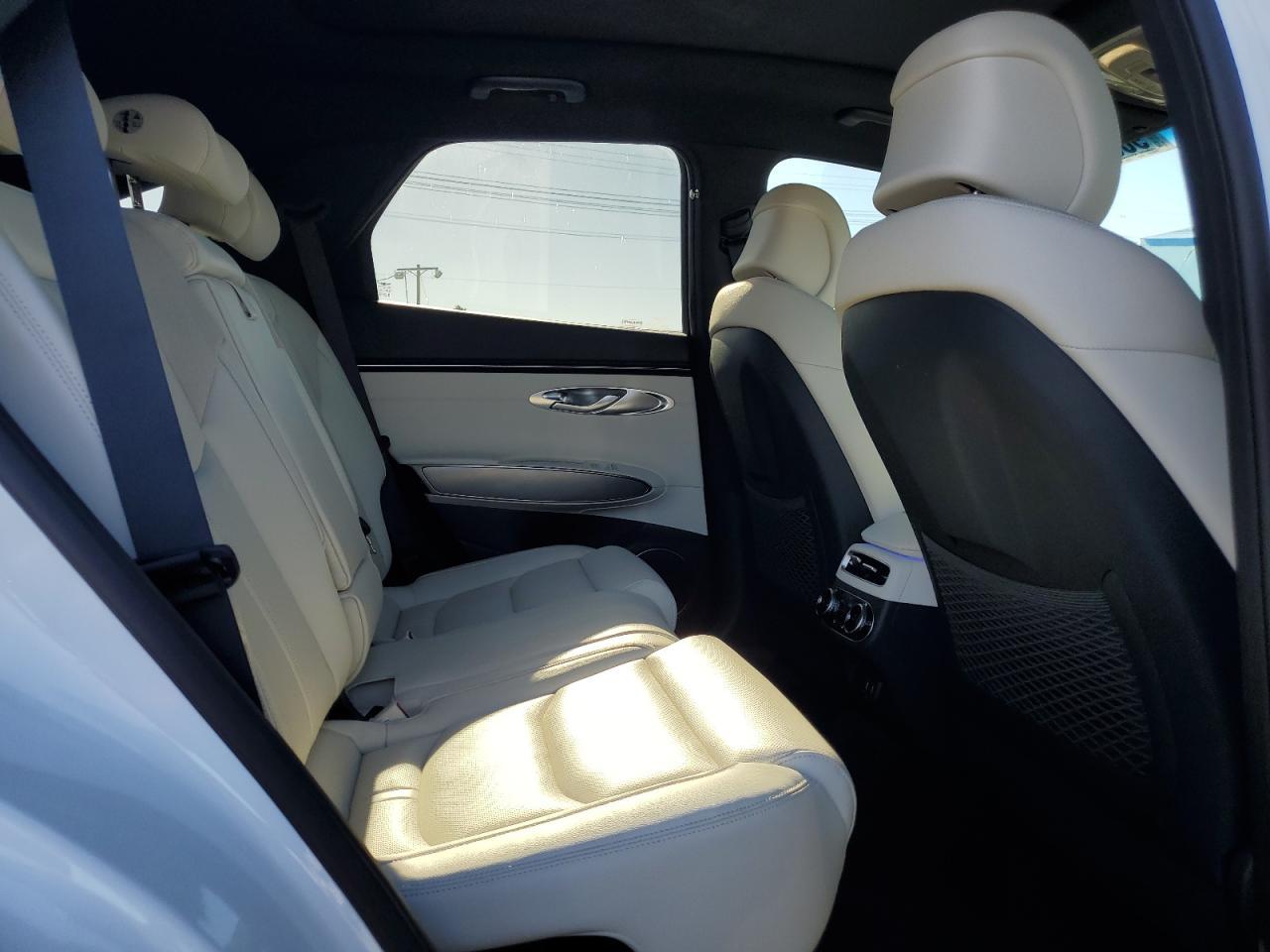 2024 GENESIS GV70