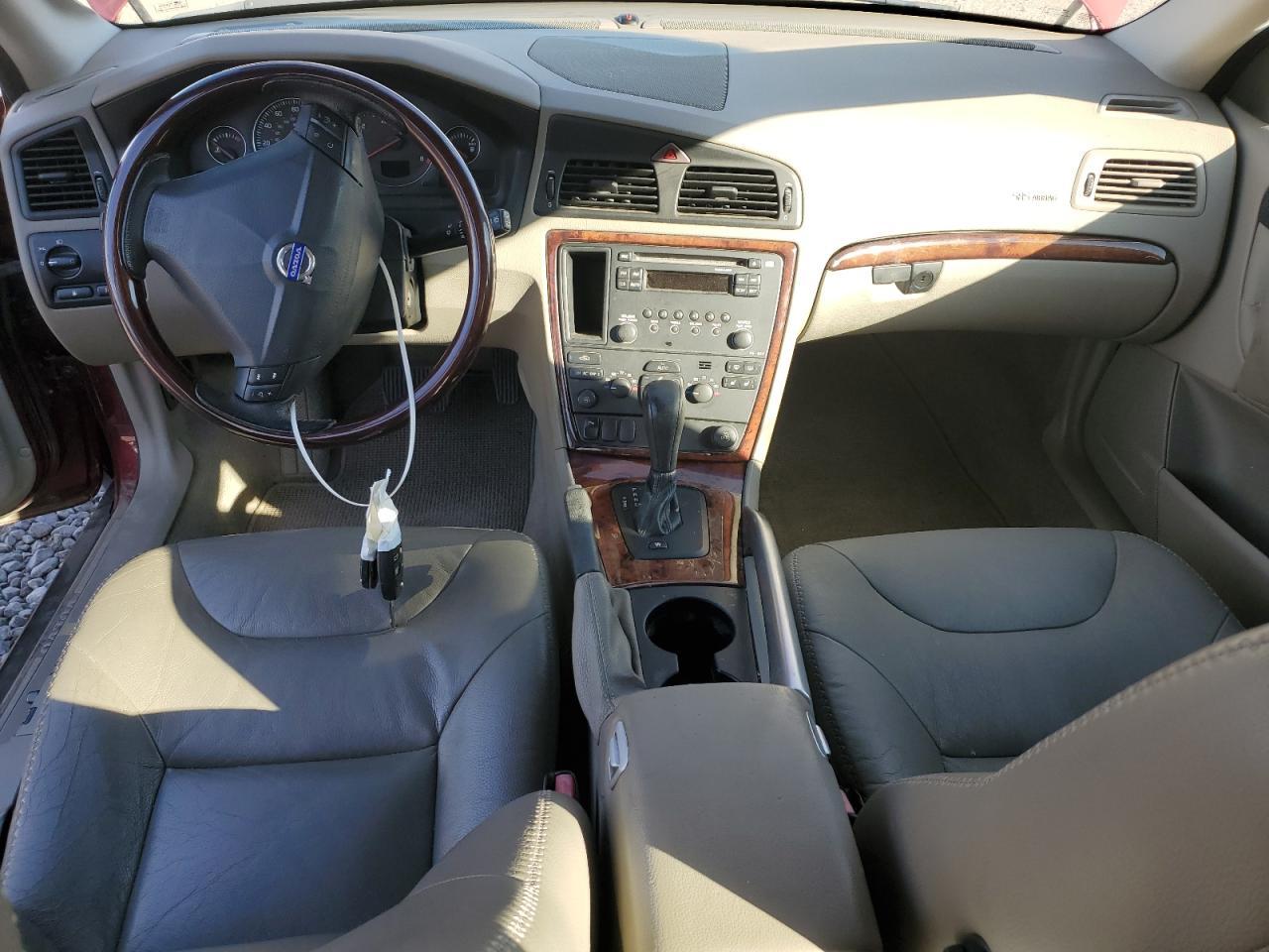 2005 VOLVO XC70
