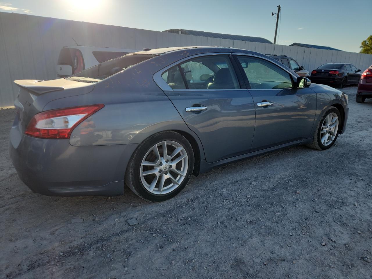 2010 NISSAN Maxima
