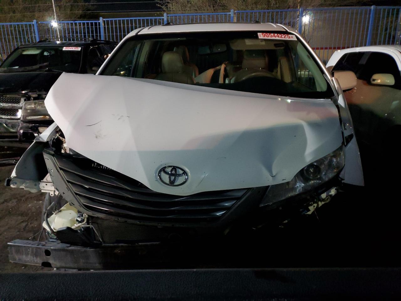 2013 TOYOTA SIENNA