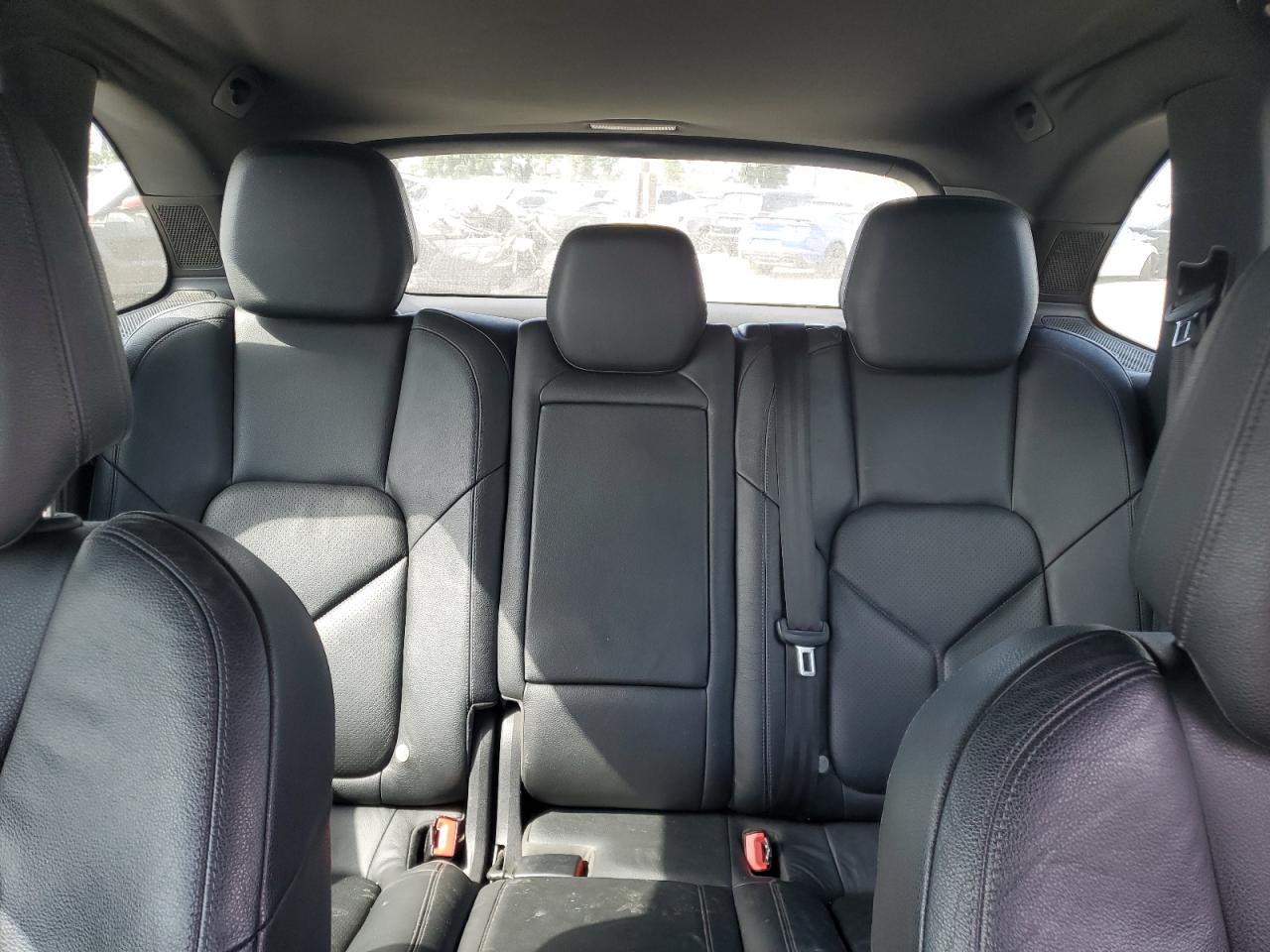 2012 PORSCHE CAYENNE