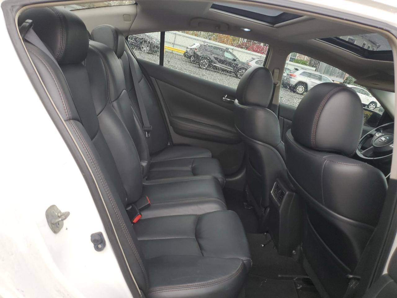 2011 NISSAN Maxima