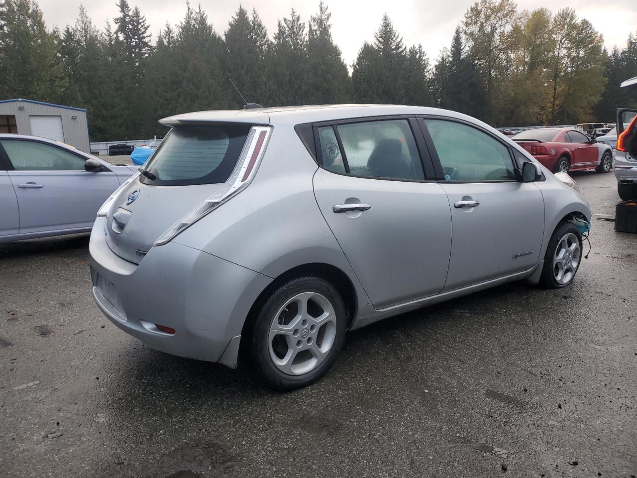 2015 NISSAN LEAF