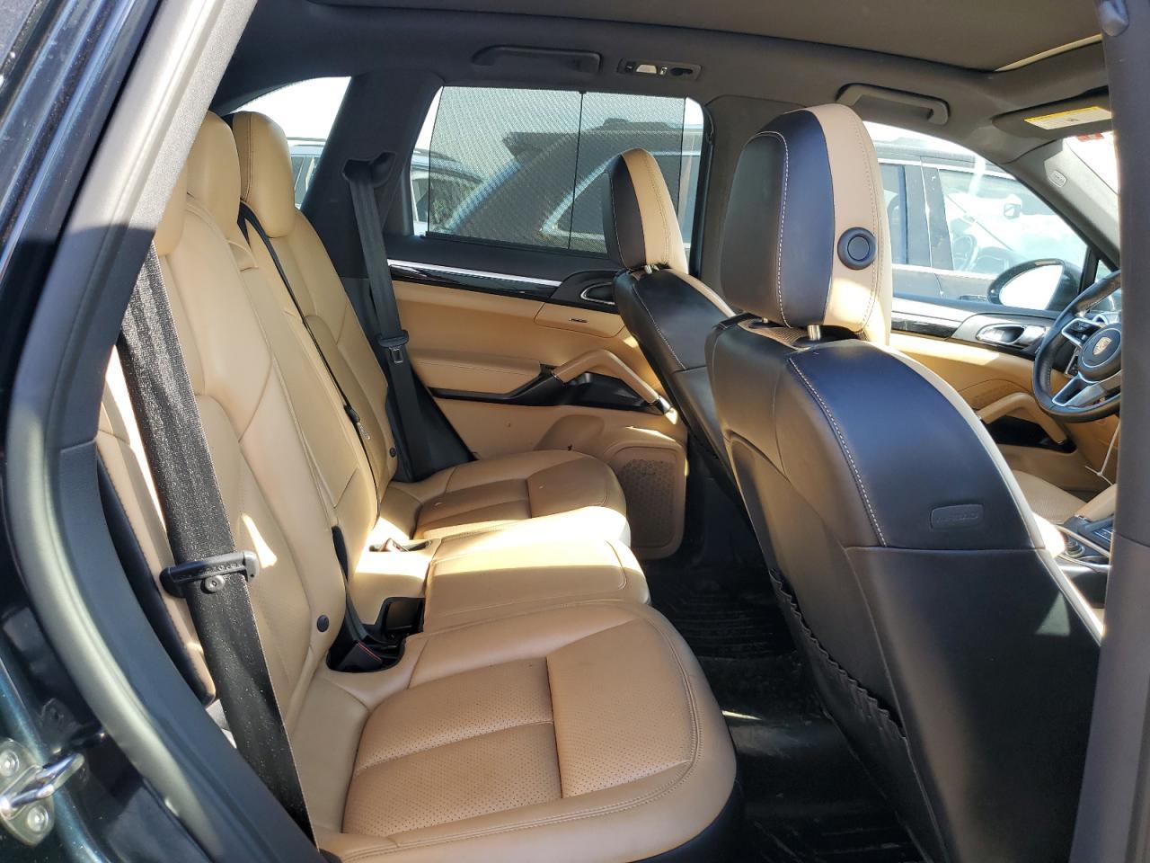 2018 PORSCHE CAYENNE