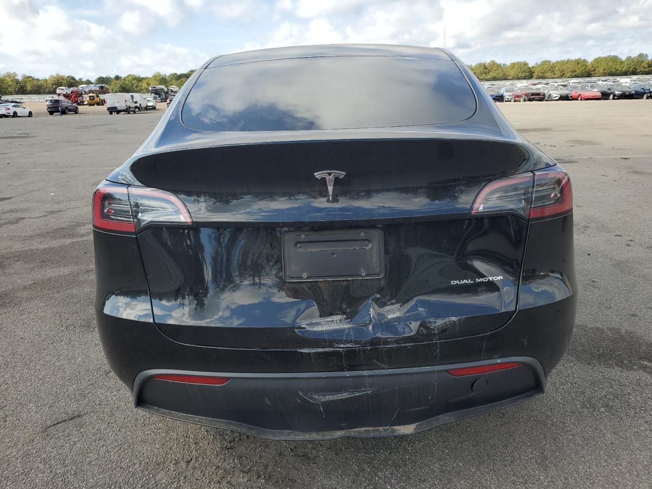 2025 TESLA MODEL Y