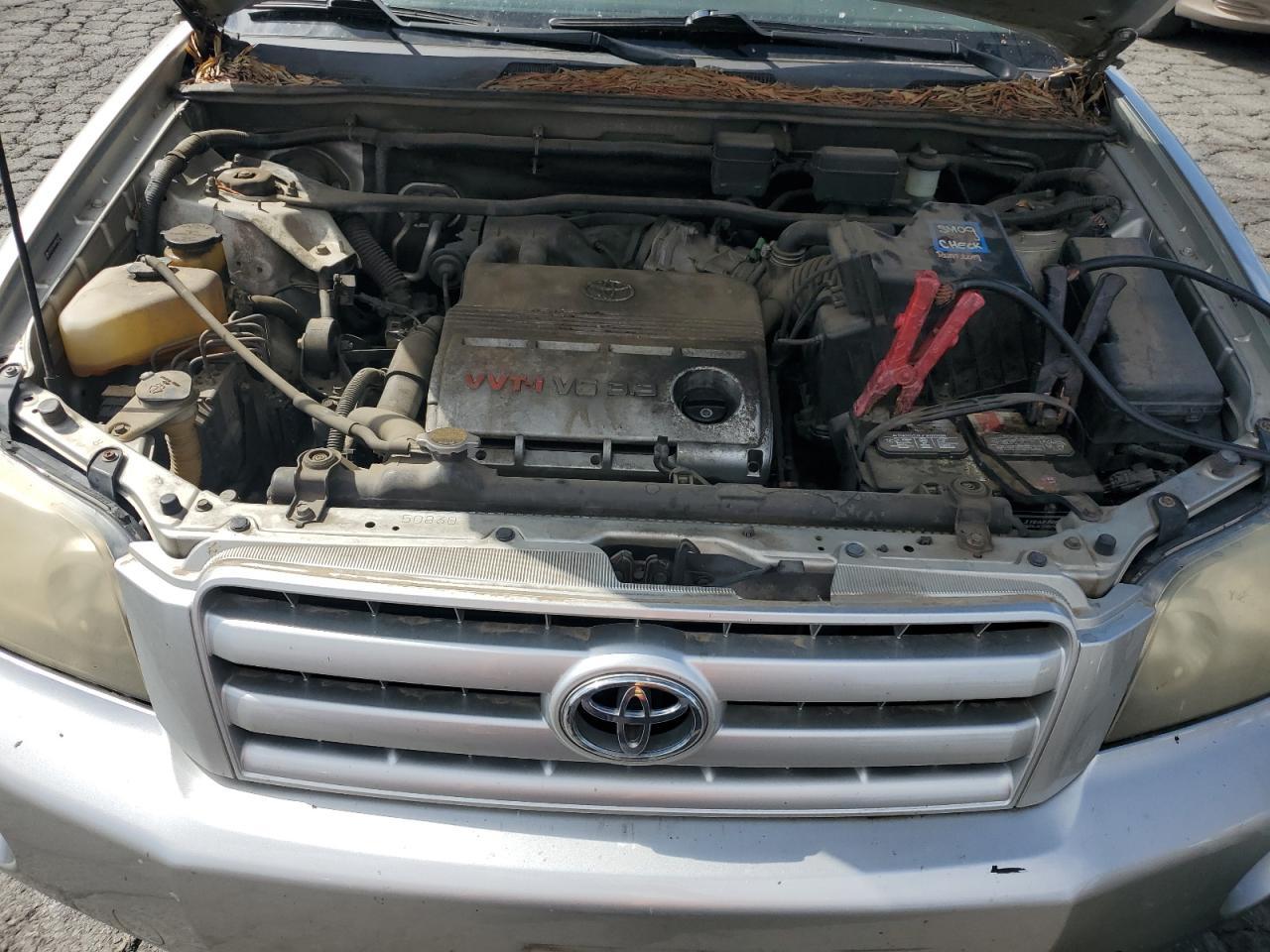 2004 TOYOTA HIGHLANDER