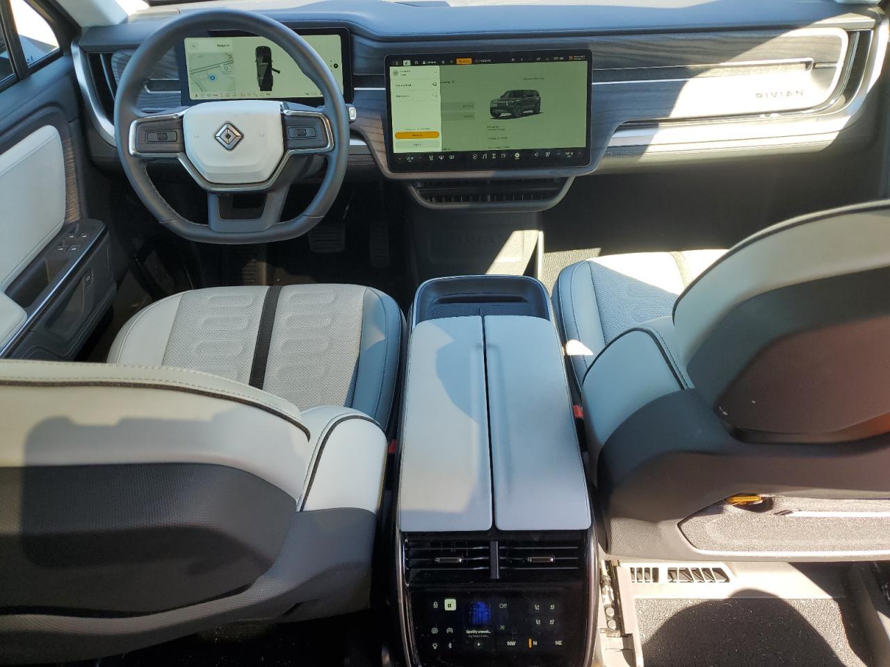 2025 RIVIAN R1s