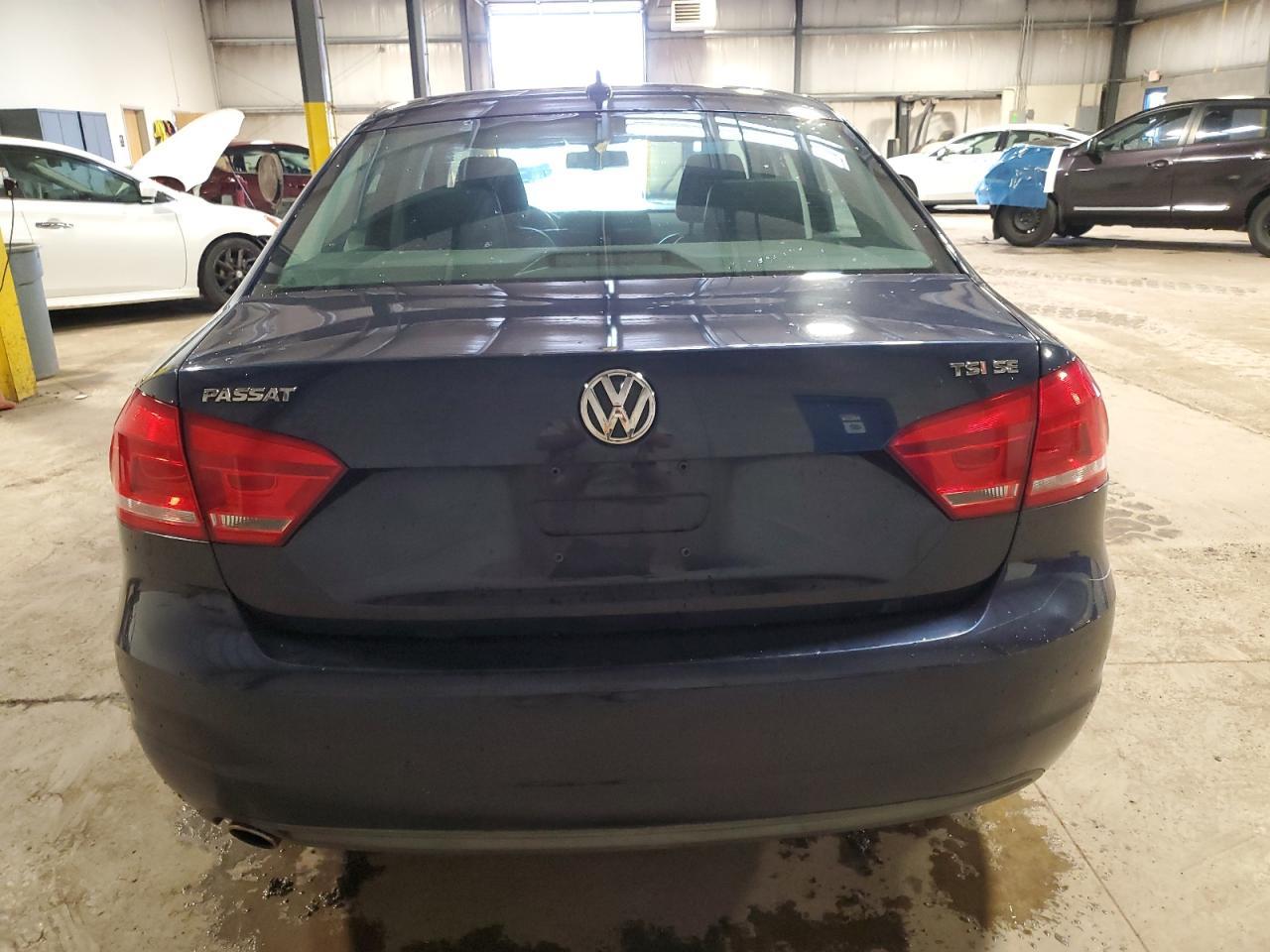 2014 VOLKSWAGEN Passat