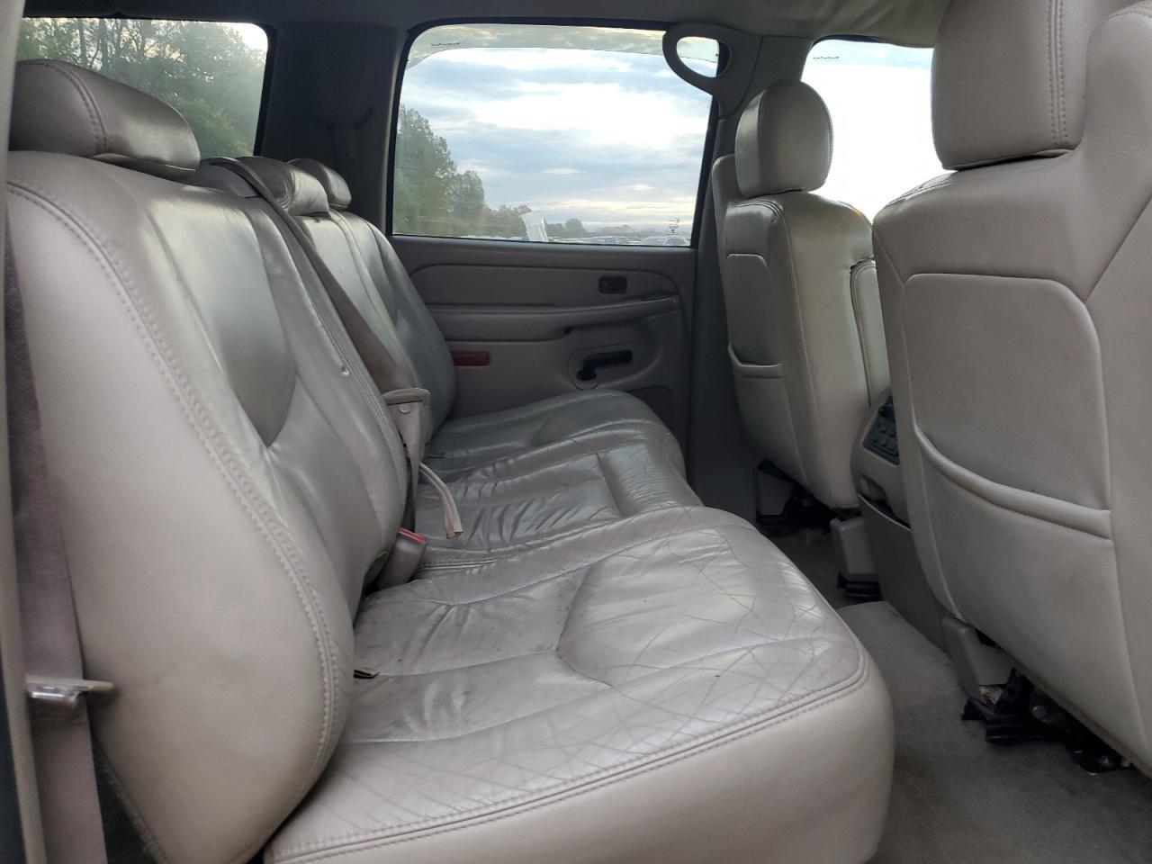 2004 CHEVROLET Suburban