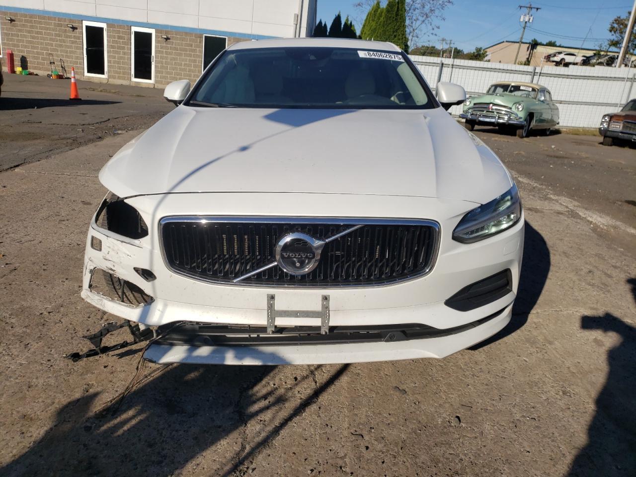 2018 VOLVO S90