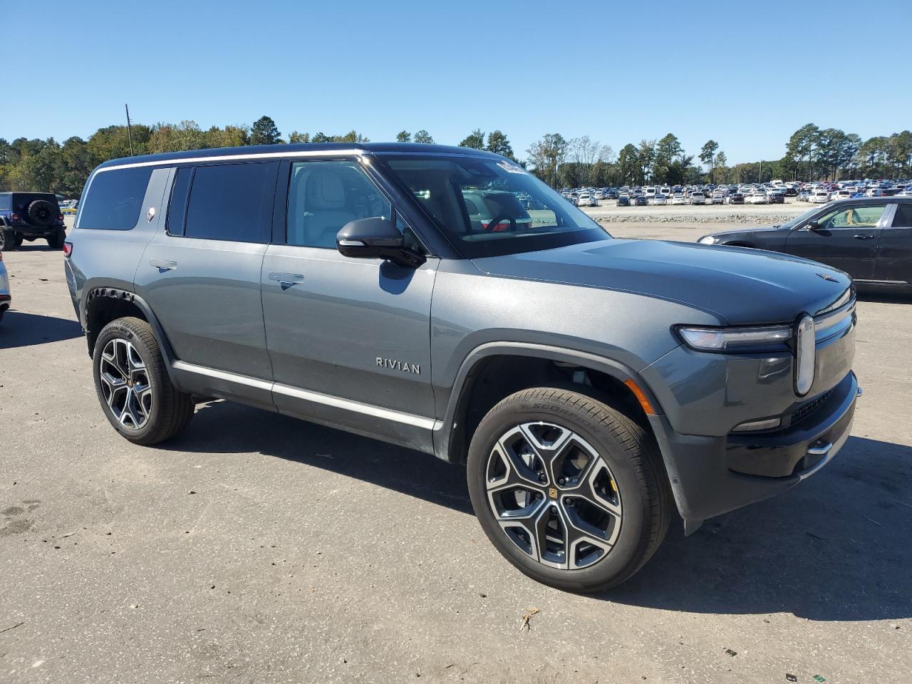 2025 RIVIAN R1s