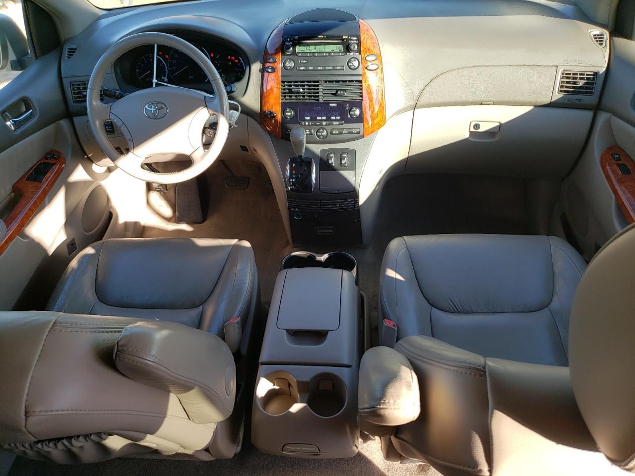 2009 TOYOTA SIENNA