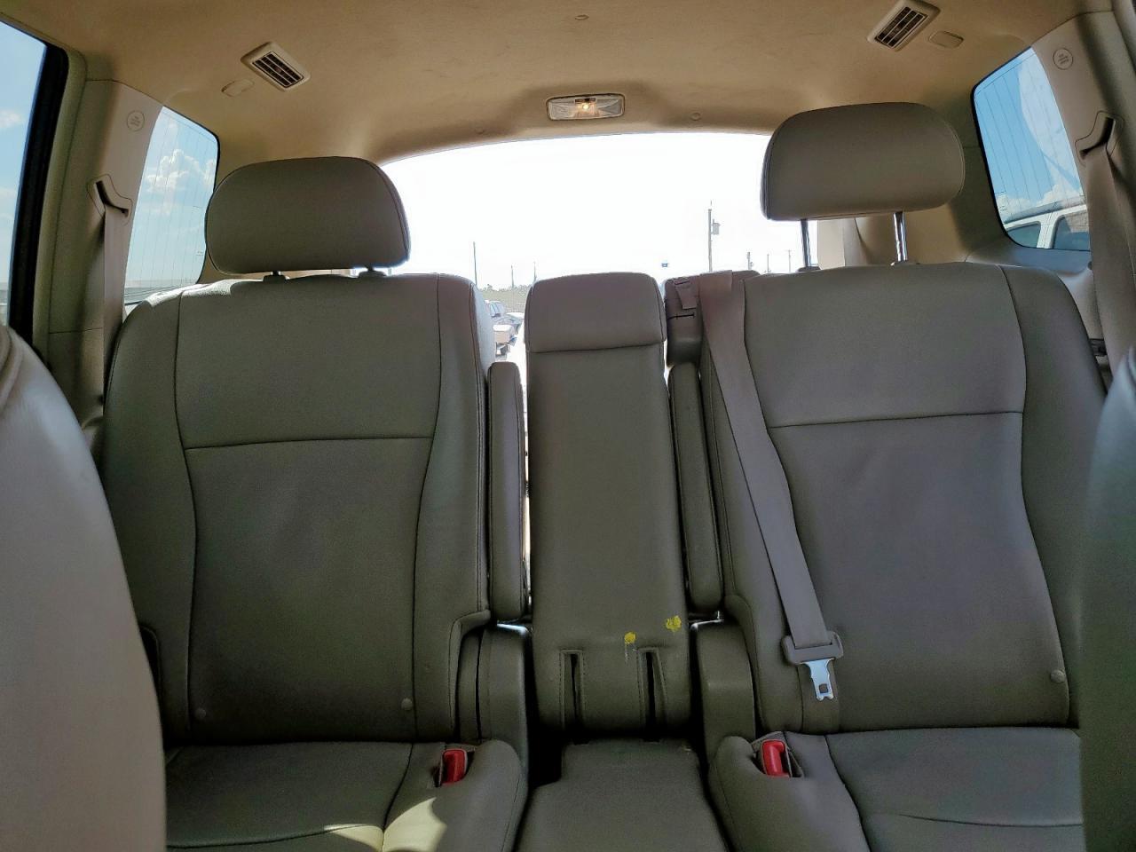 2011 TOYOTA HIGHLANDER