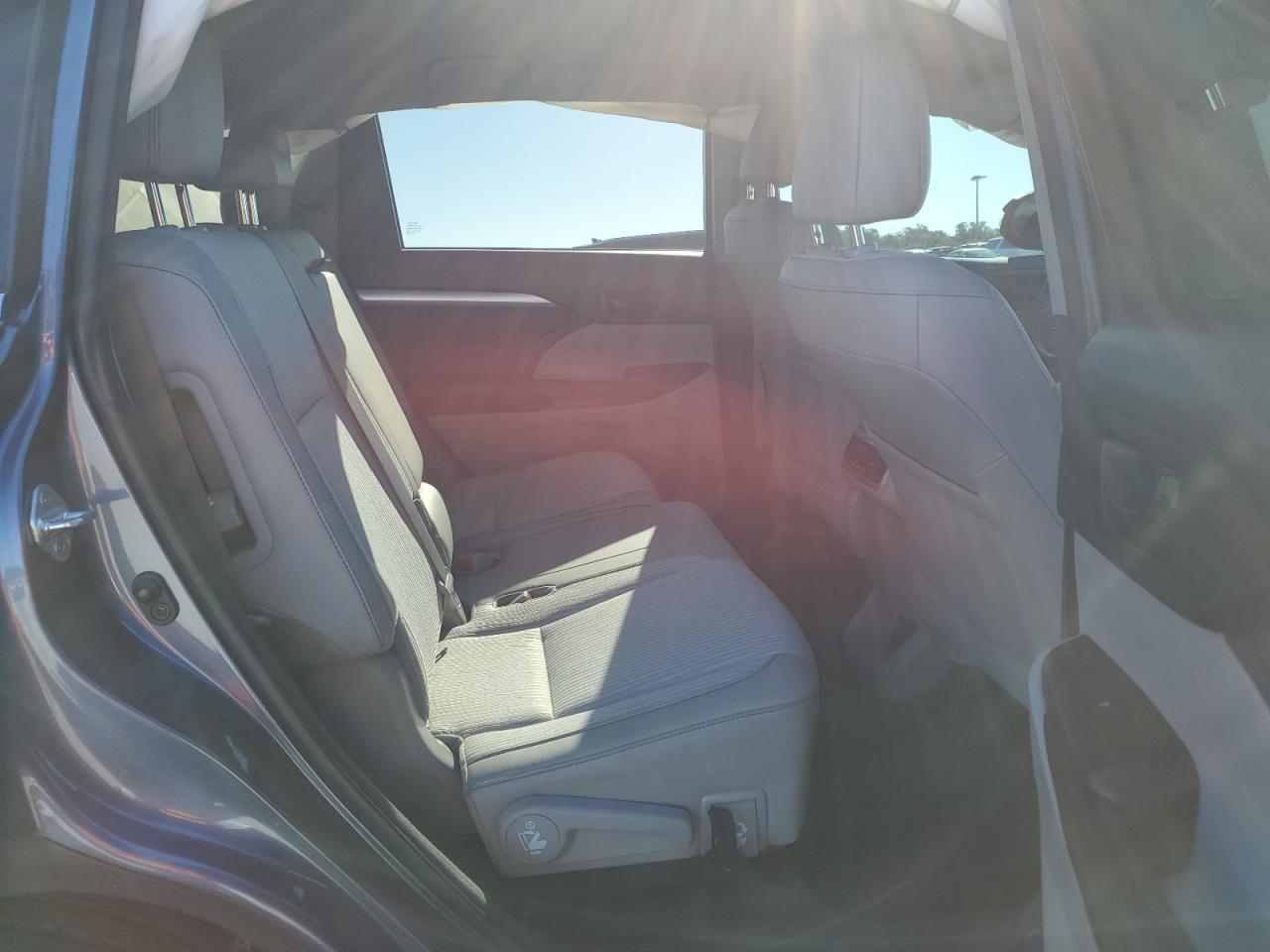 2017 TOYOTA HIGHLANDER